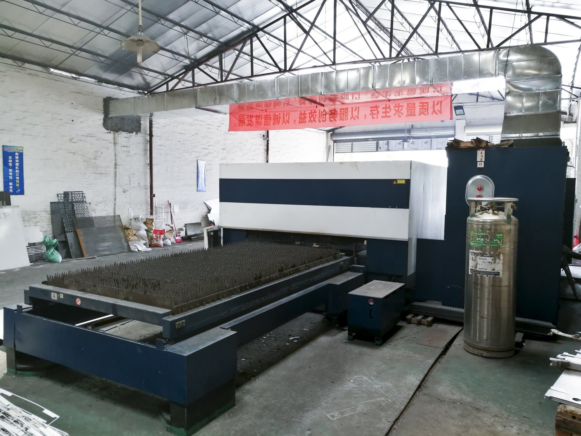 Prikaz  1 stroja Trumpf TruLaser 3030 zdesna