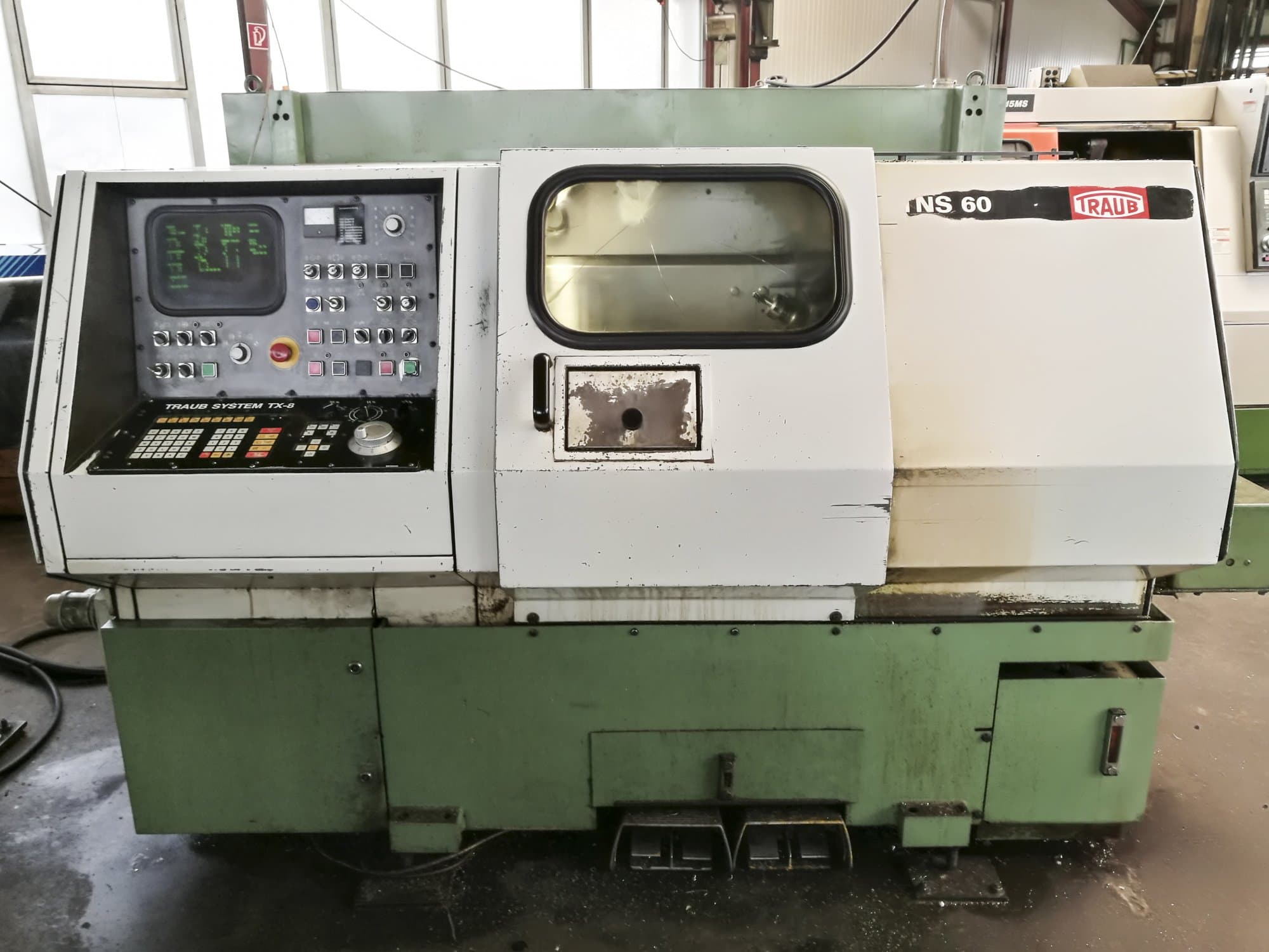 Prikaz  stroja TRAUB TNS 60 sprijeda