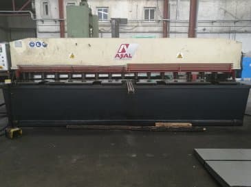 Prikaz  stroja Ajial CB-640 sprijeda