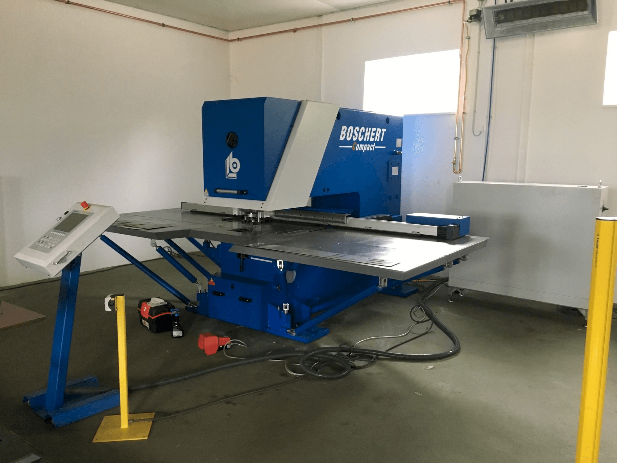 Prikaz stroja BOSCHERT Compact 750 sprijeda