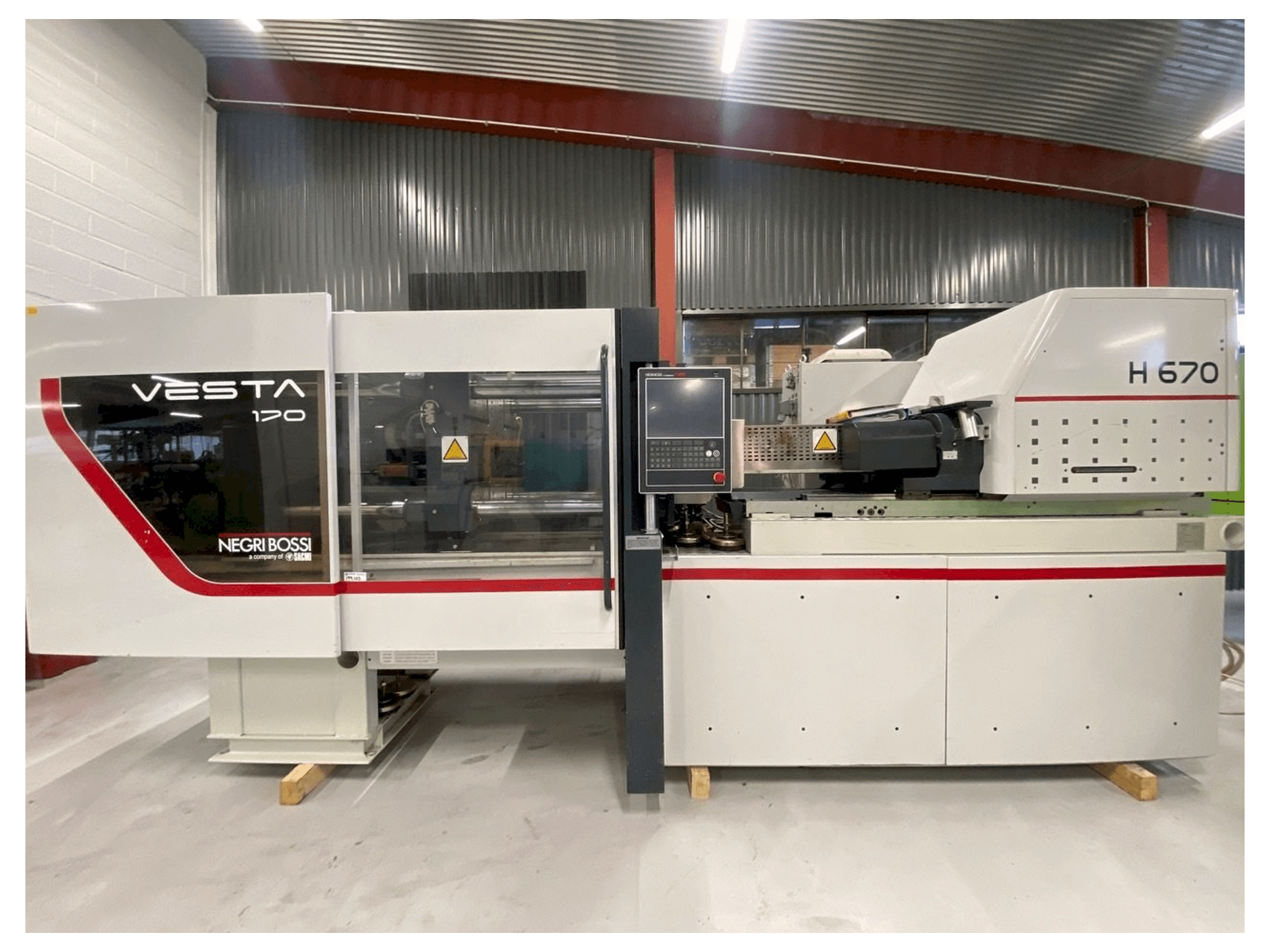 Prikaz stroja Negri Bossi VE170, M151 sprijeda