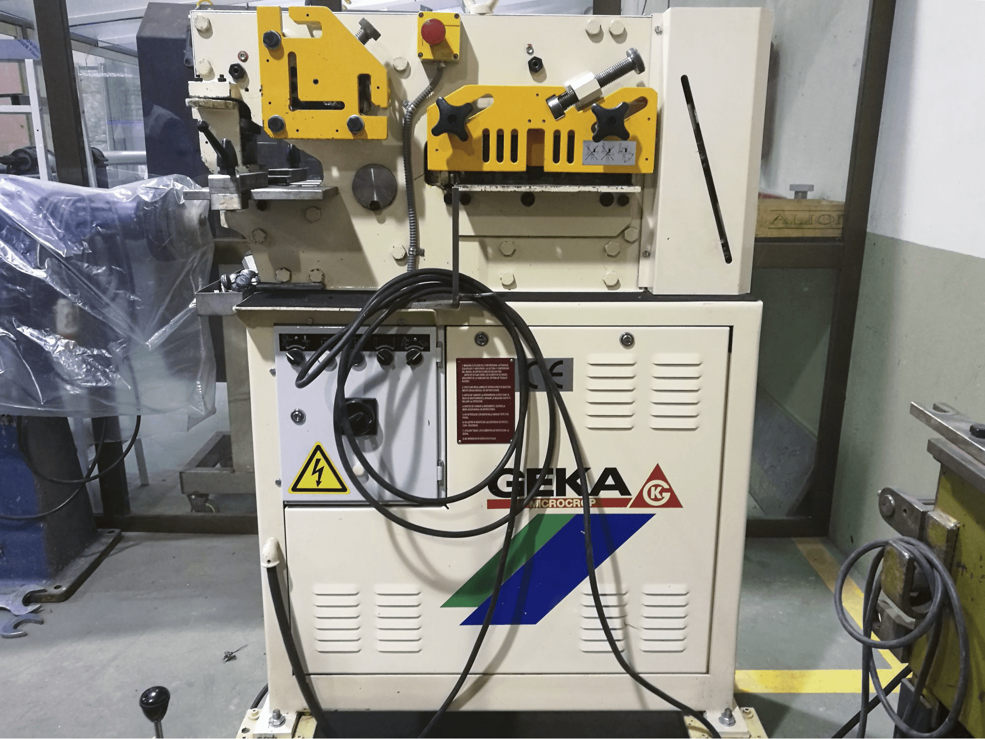 Prikaz 1 stroja GEKA MICROCROP sprijeda