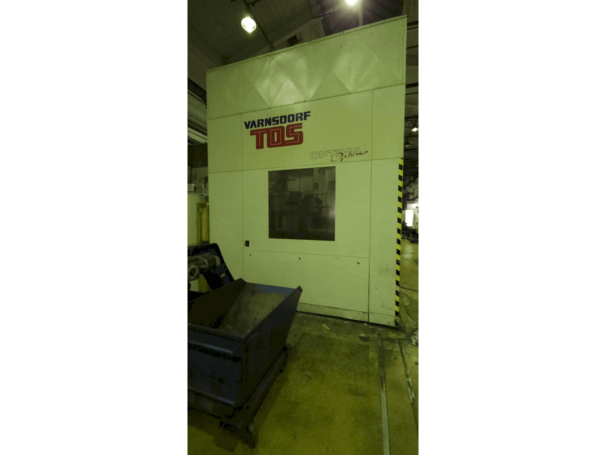 Prikaz stroja TOS Optima sprijeda