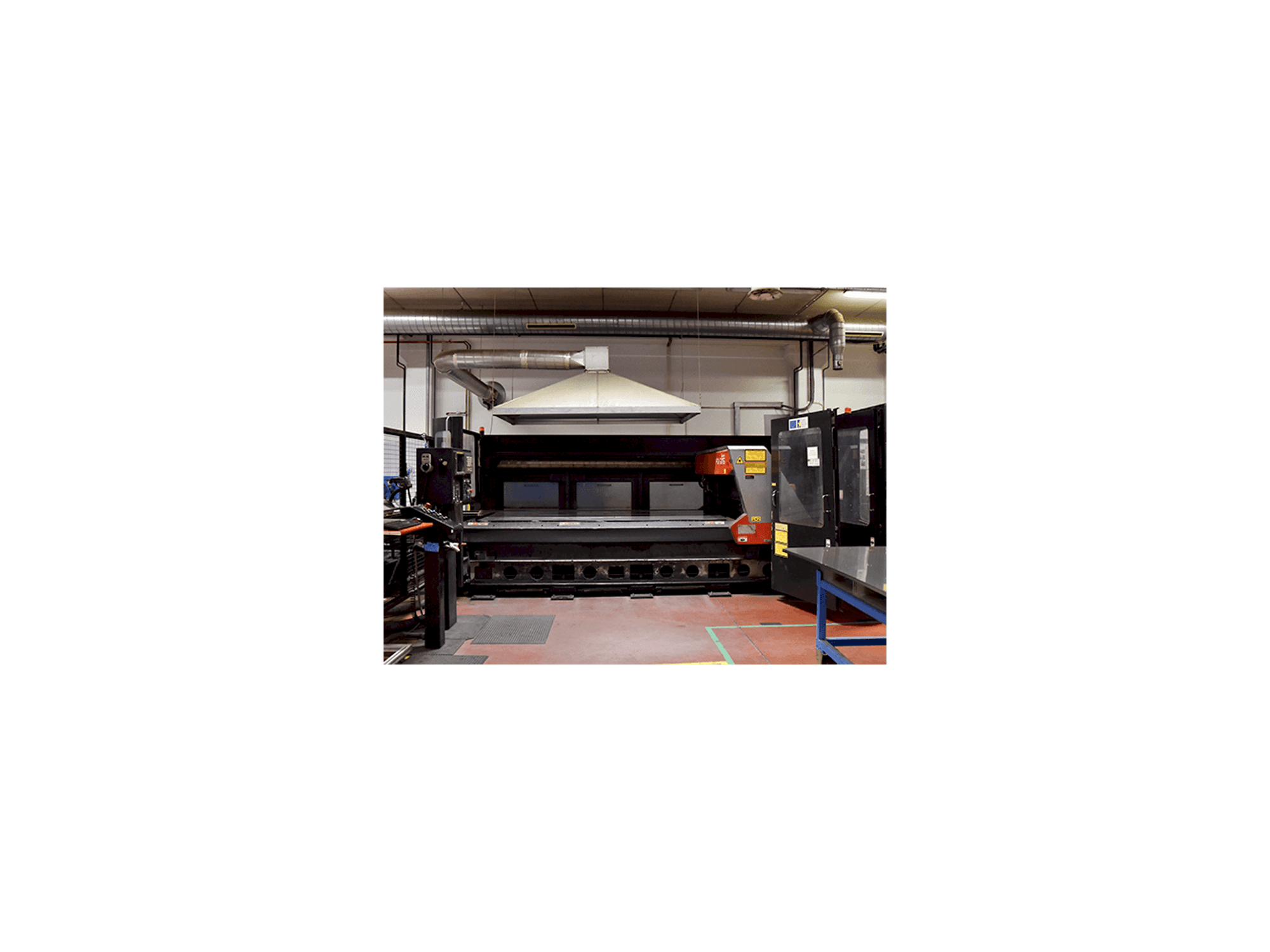 Prikaz stroja AMADA FO-3015 sprijeda