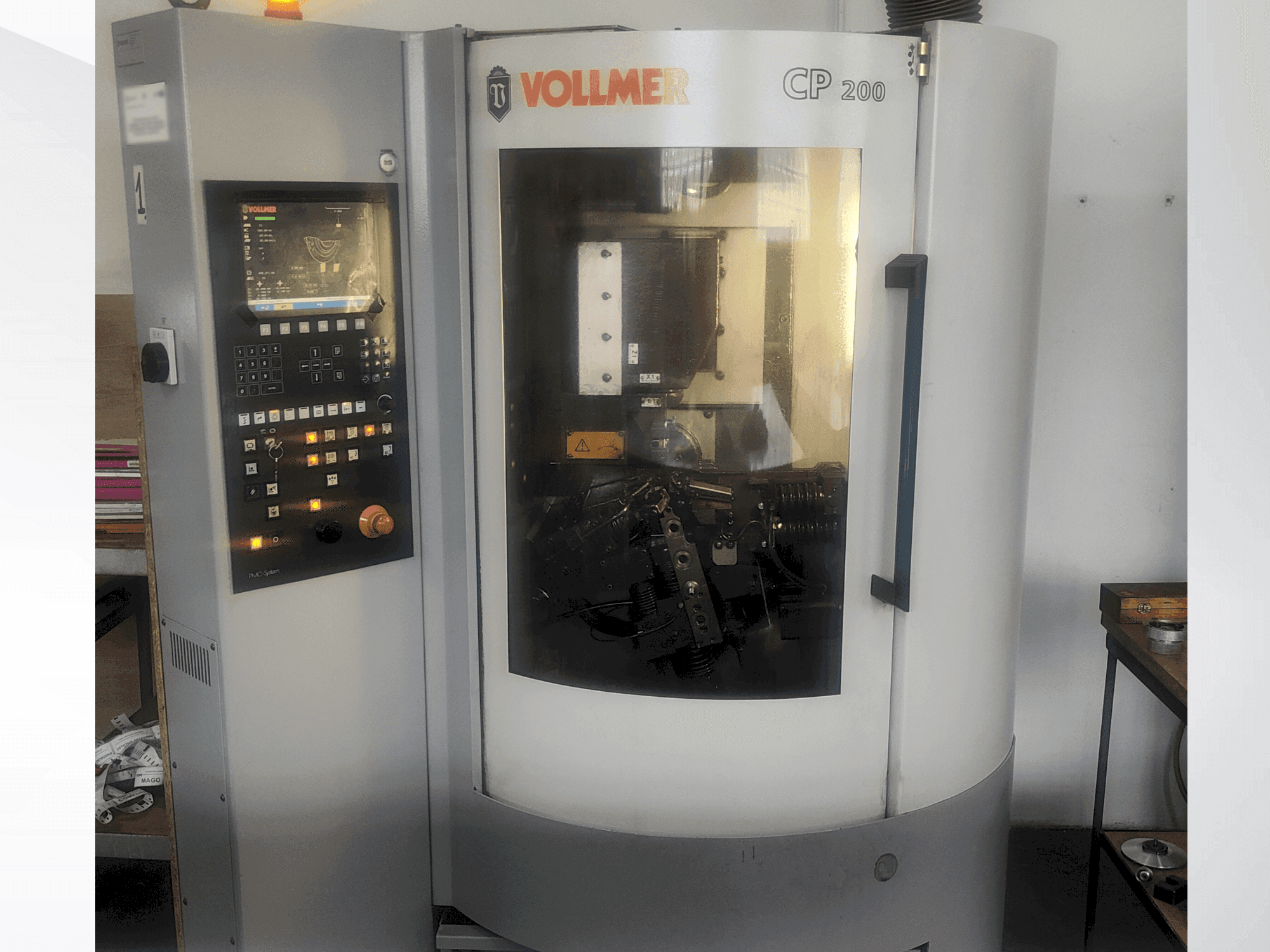 Prikaz stroja VOLLMER CP 200 sprijeda