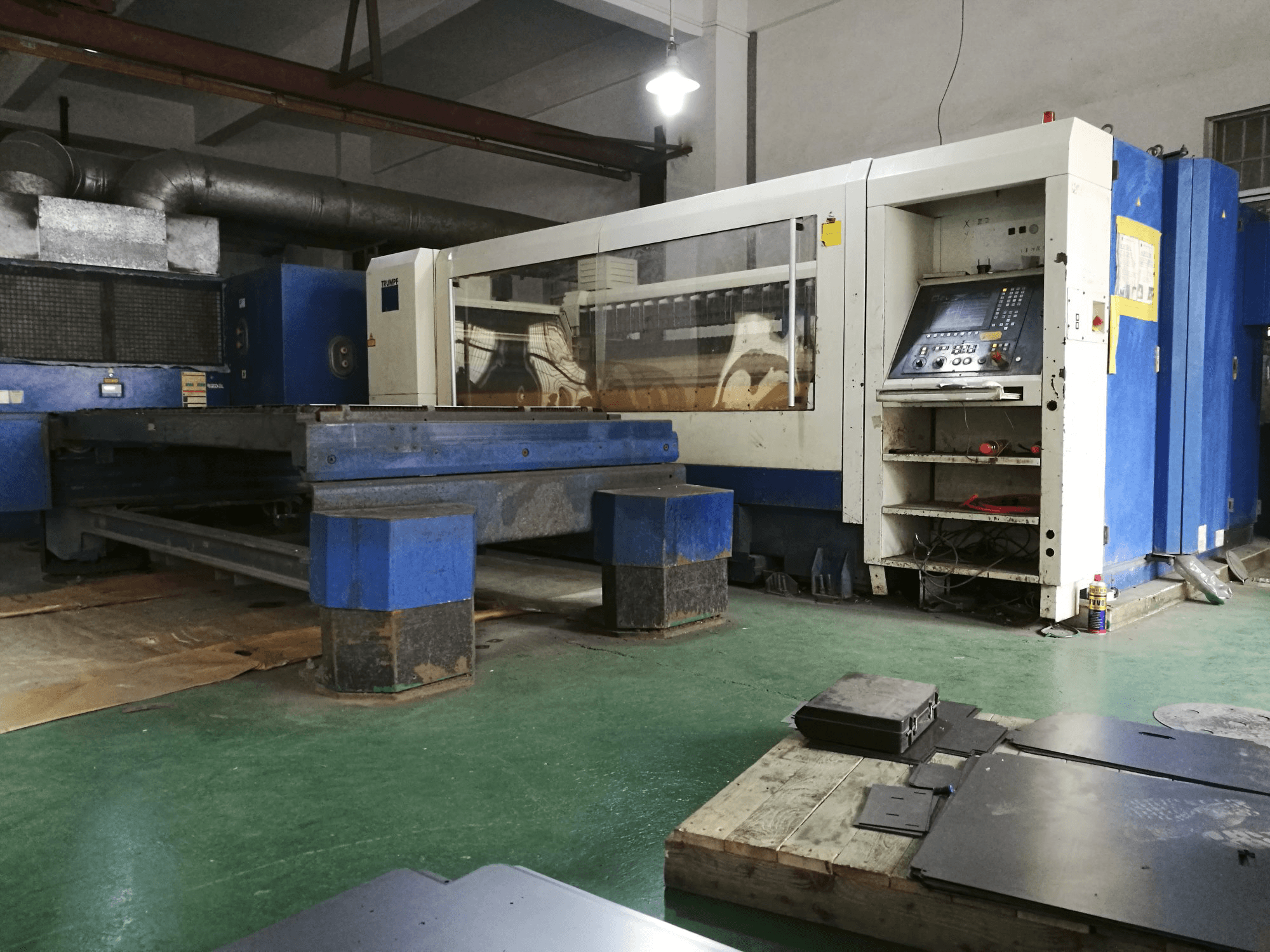Prikaz stroja Trumpf TruLaser 2525 zdesna