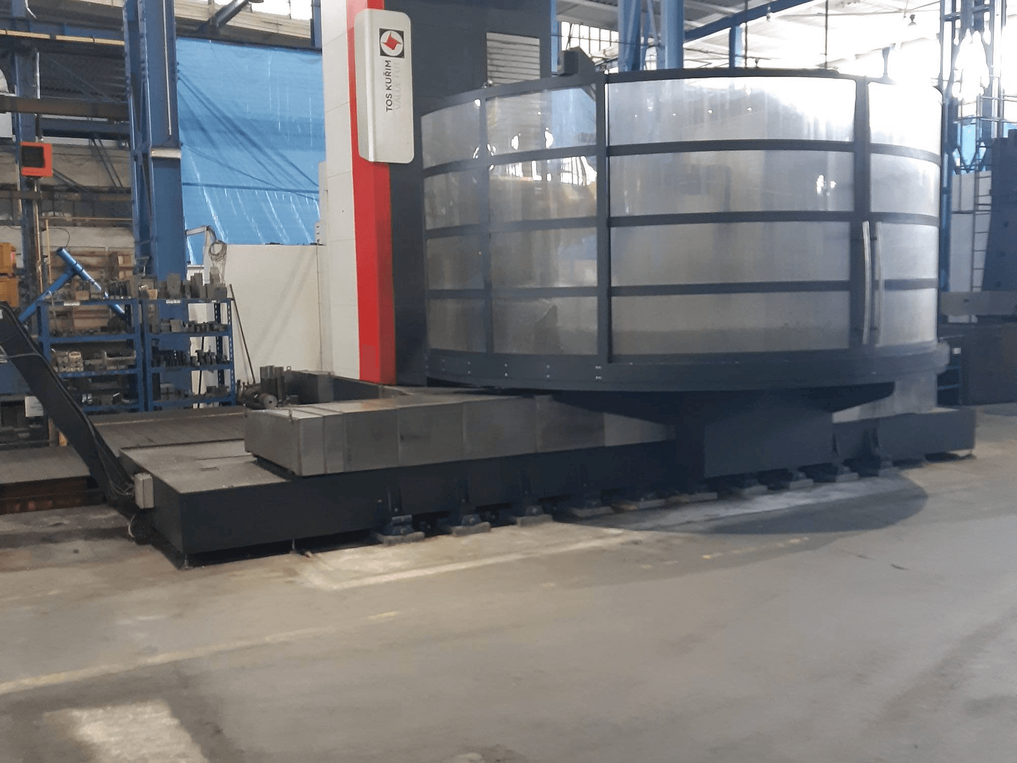 Prikaz stroja TOS Kurim FUT 150 sprijeda