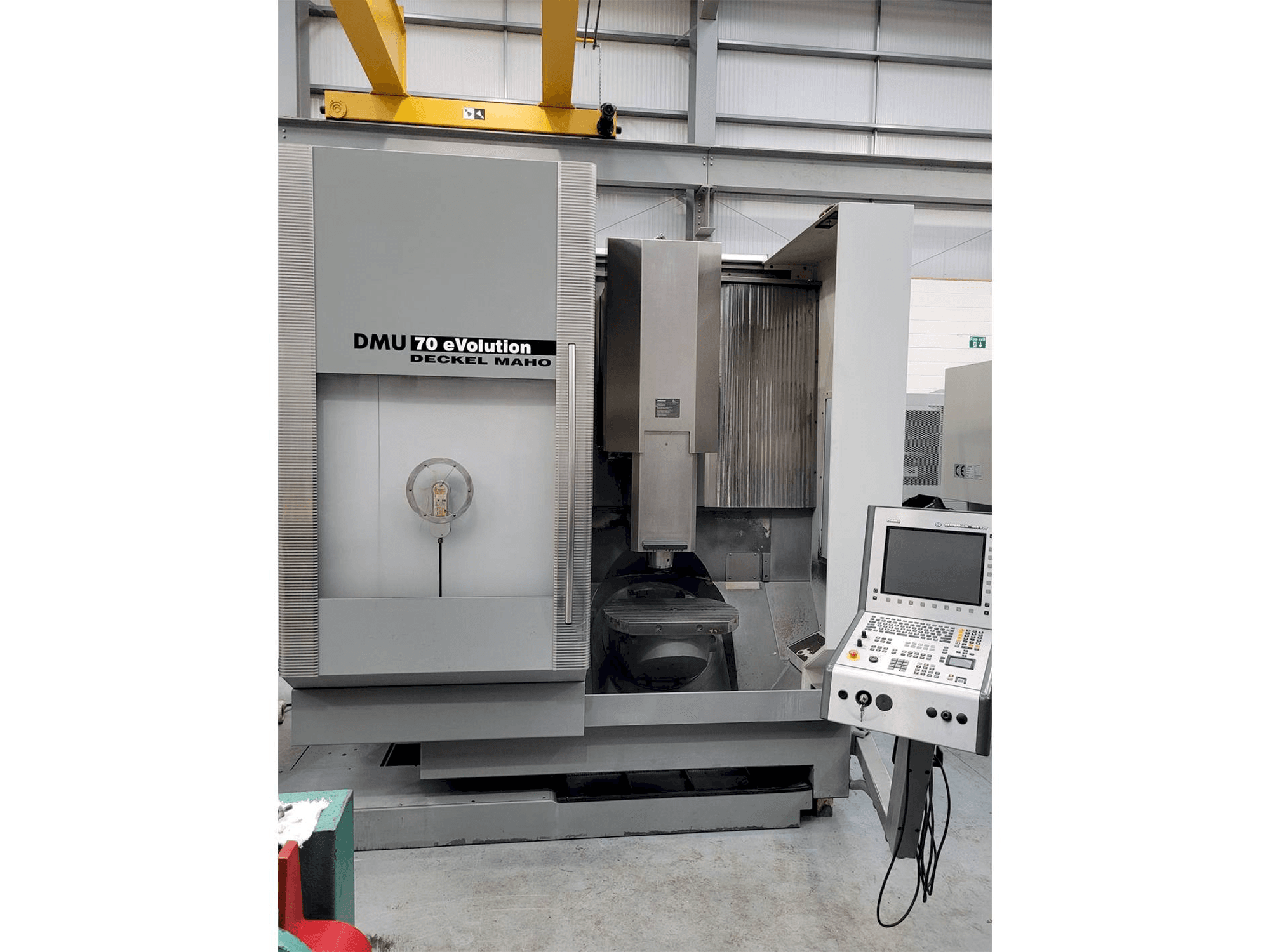 Prikaz stroja DECKEL MAHO DMU 70 eVolution sprijeda