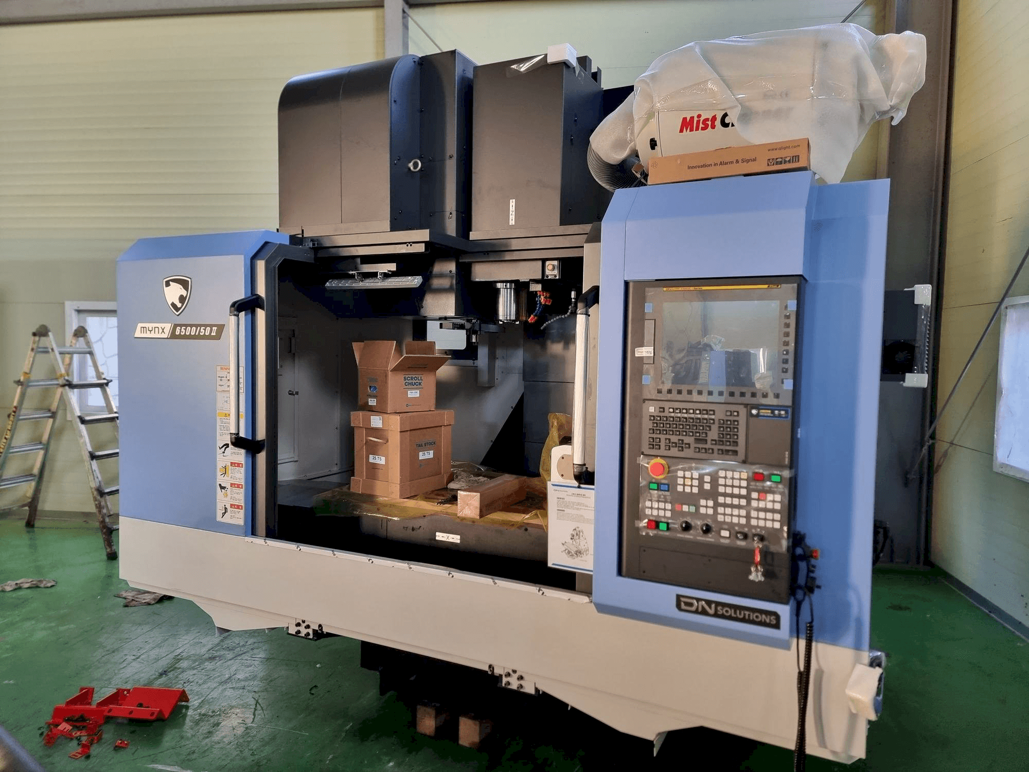 Prikaz stroja DN SOLUTIONS MYNX 6500/50 sprijeda