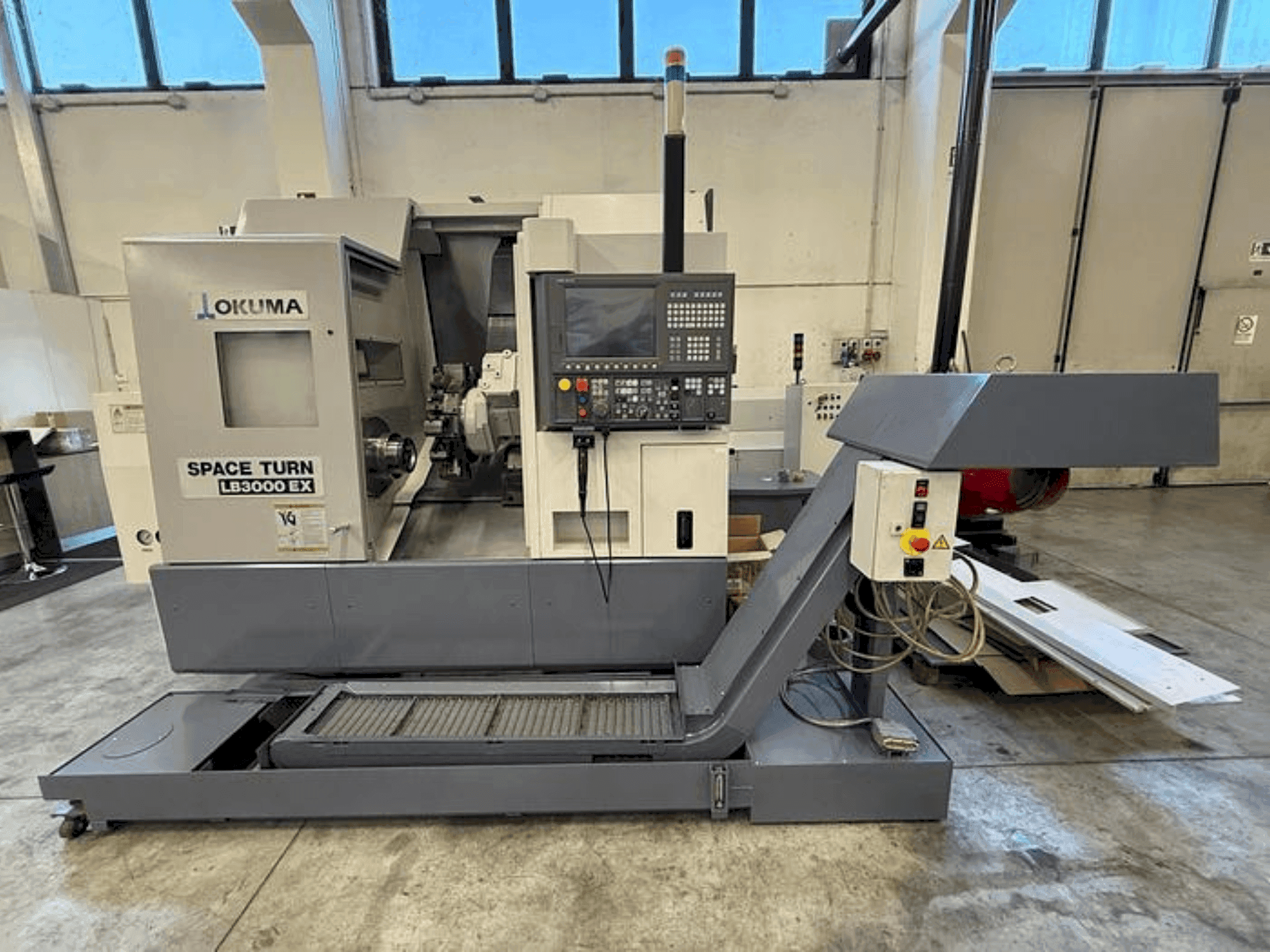 Prikaz stroja Okuma LB 3000 EX MYT sprijeda