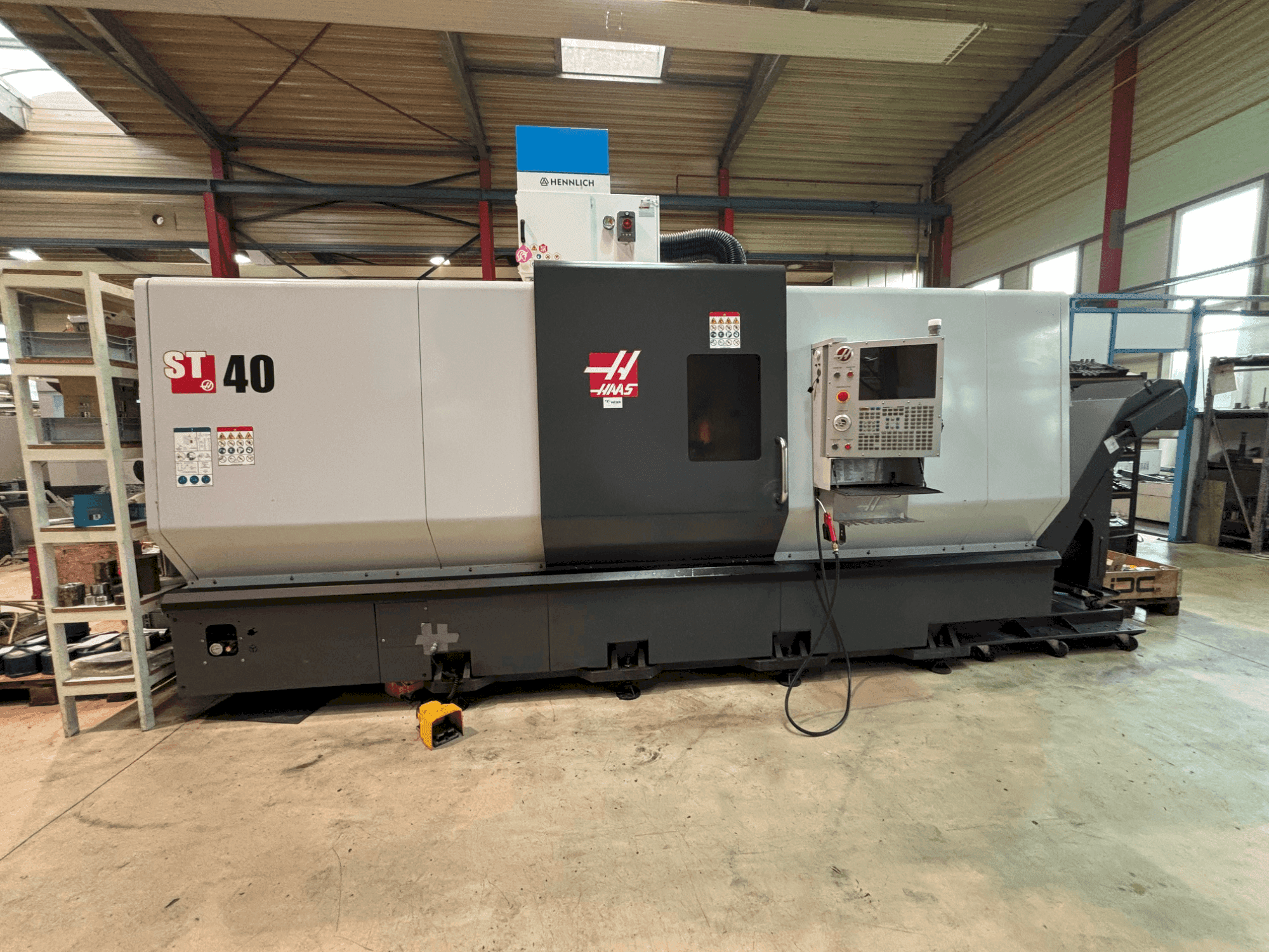 Prikaz stroja HAAS ST-40 sprijeda