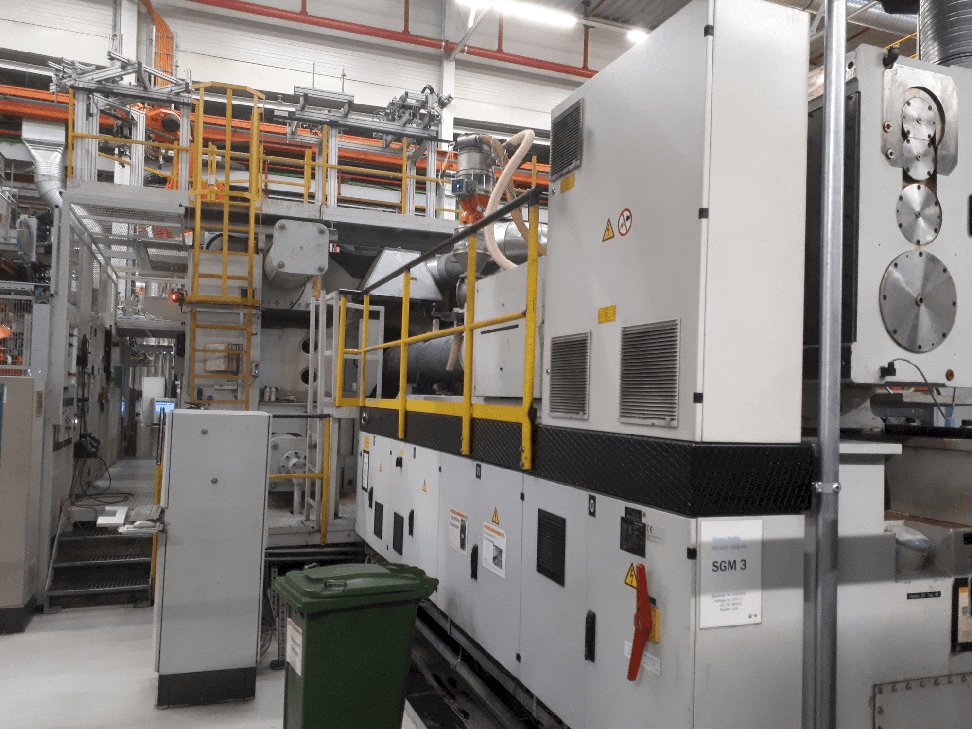 Prikaz stroja Krauss Maffei 4000-19000 MC sprijeda