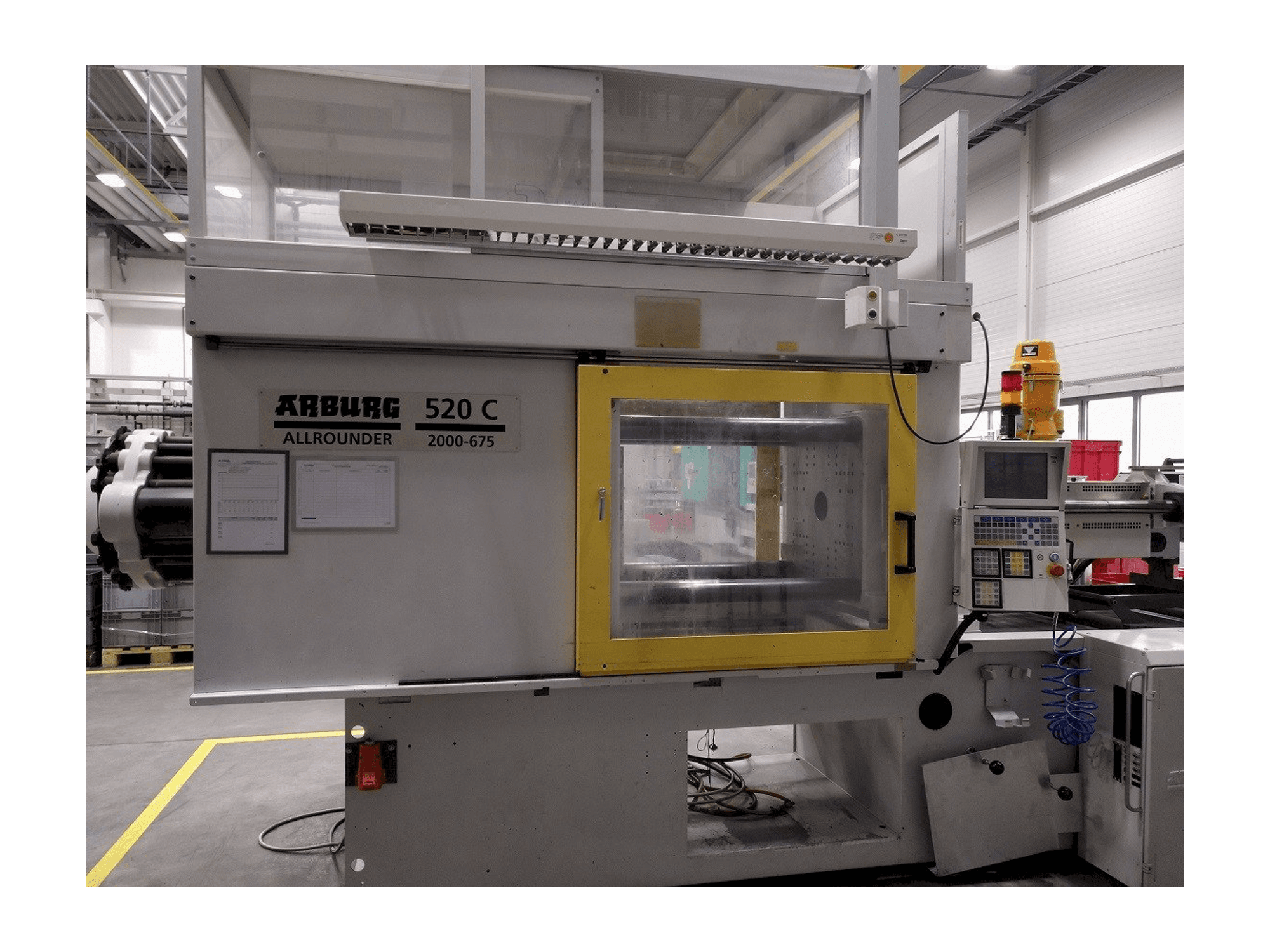 Prikaz stroja Arburg 520 C 2000–675 sprijeda