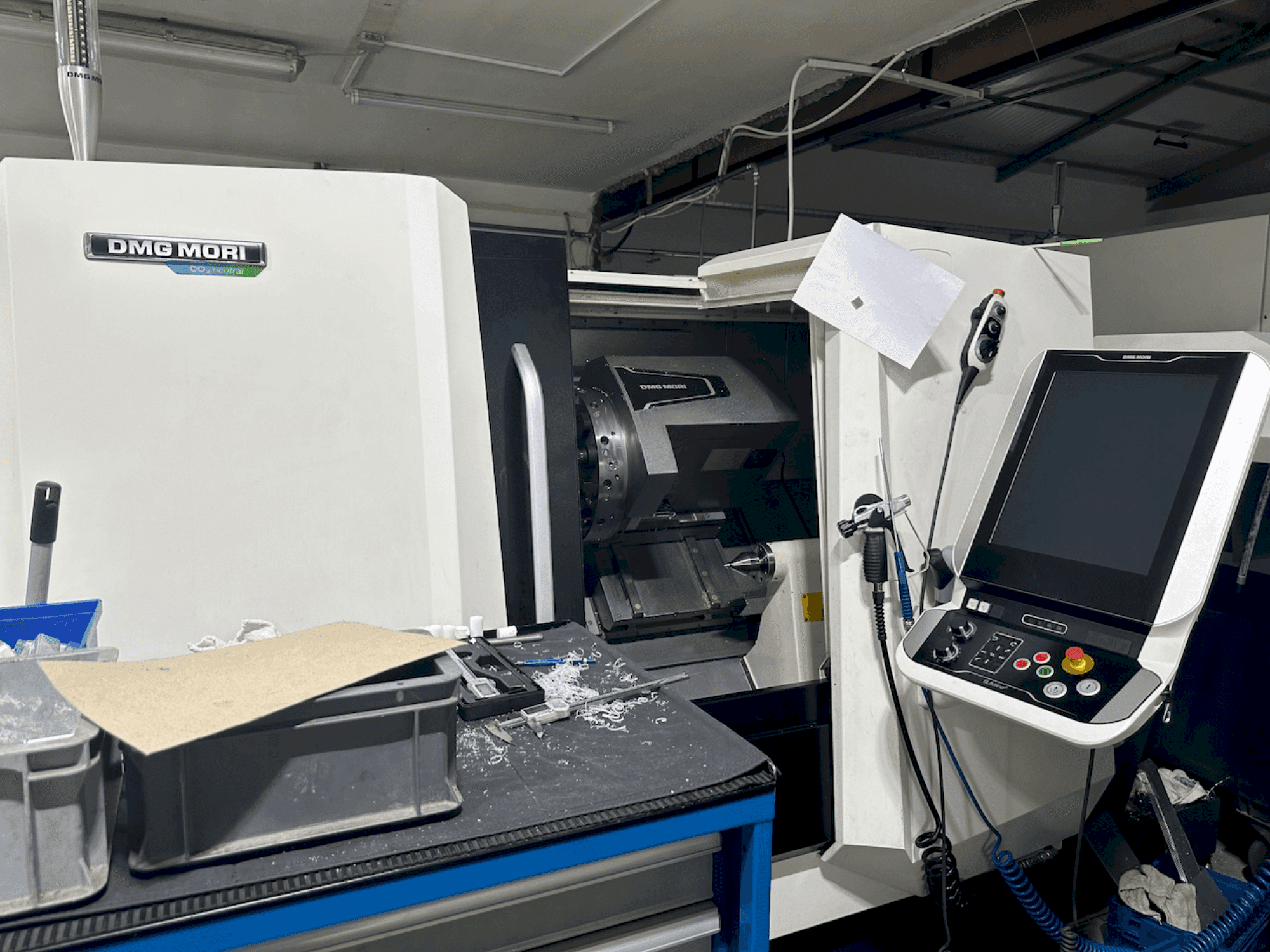 Prikaz stroja DMG MORI CLX 350 V4 sprijeda