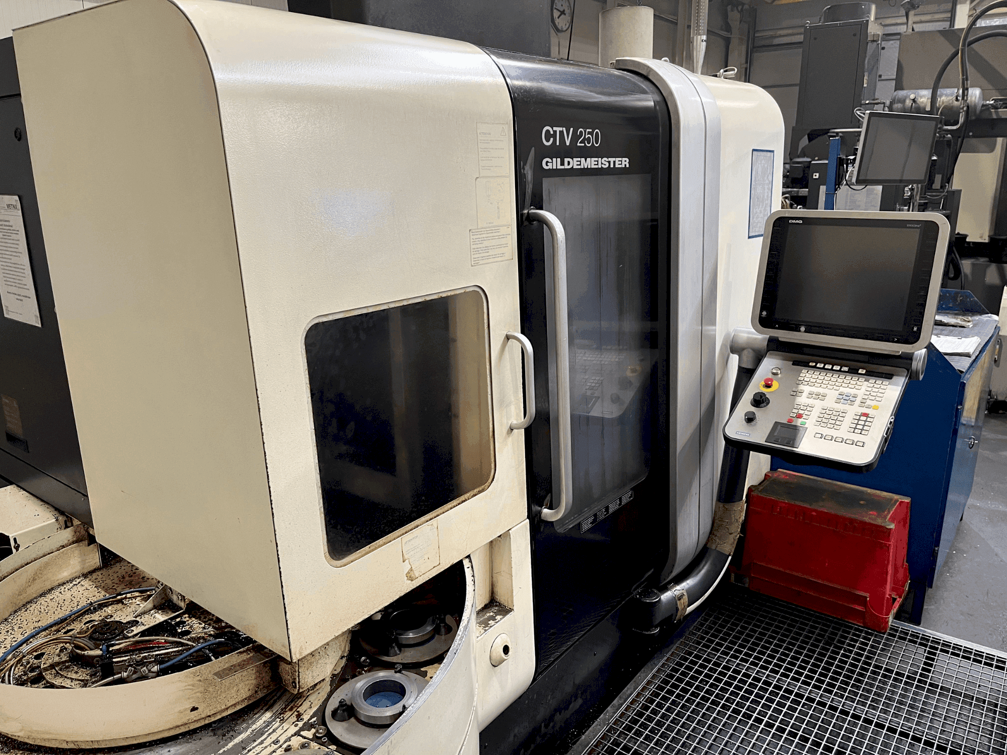 Prikaz stroja DMG GILDEMEISTER CTV 250 sprijeda