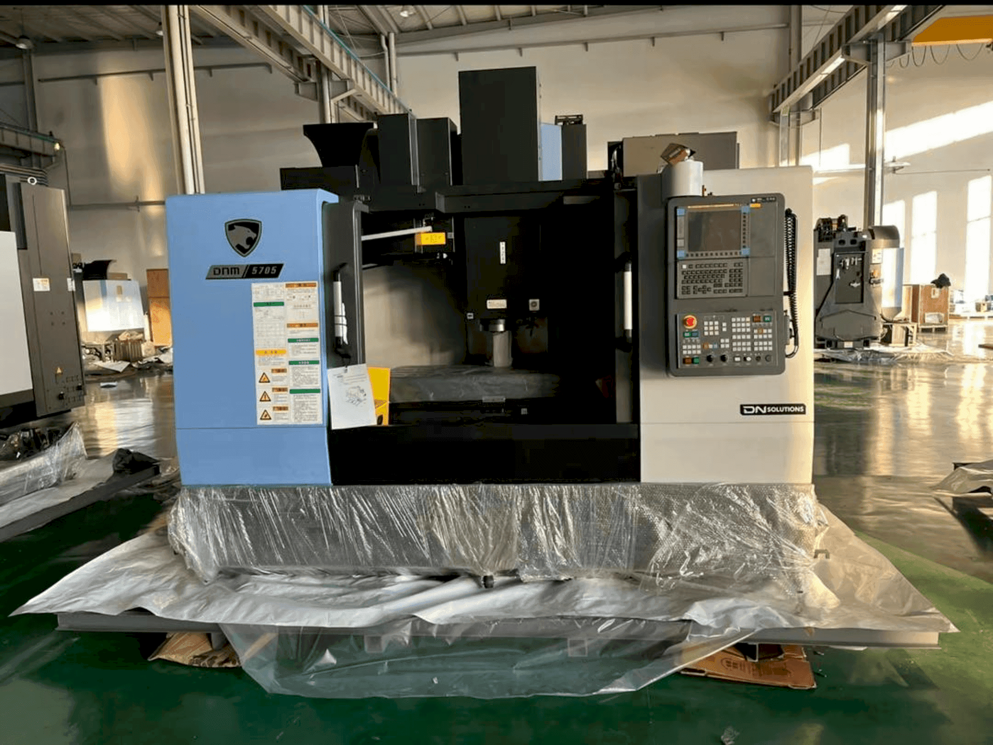 Prikaz stroja DOOSAN Dnm 5705 sprijeda