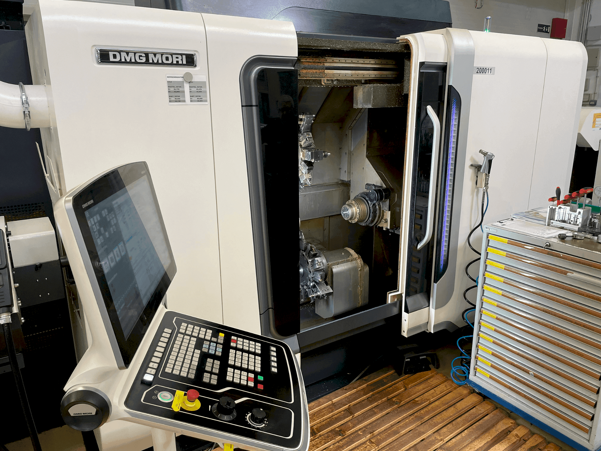 Prikaz stroja DMG MORI Sprint 50 2T slijeva