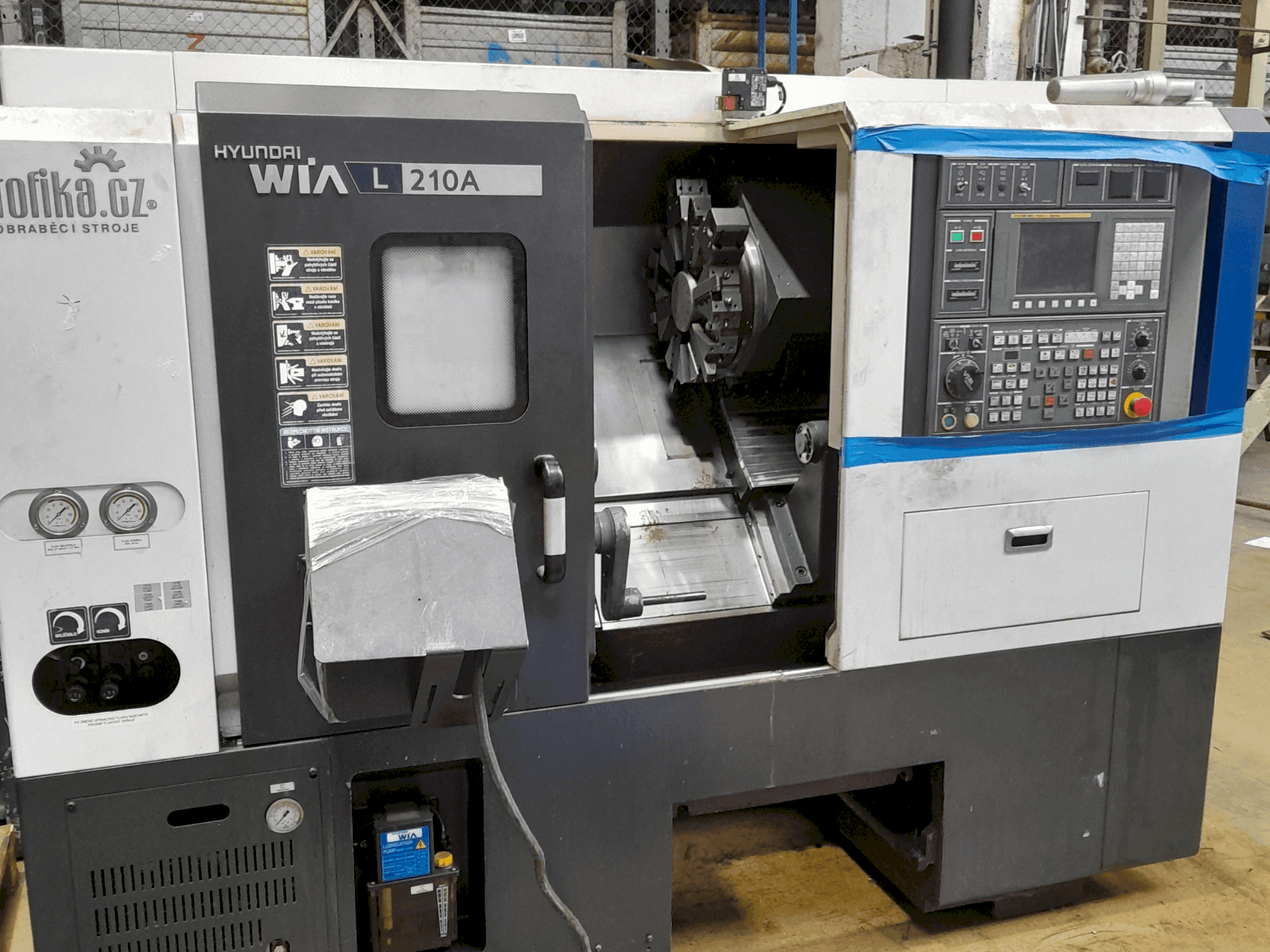 Prikaz stroja Hyundai Wia L210A sprijeda
