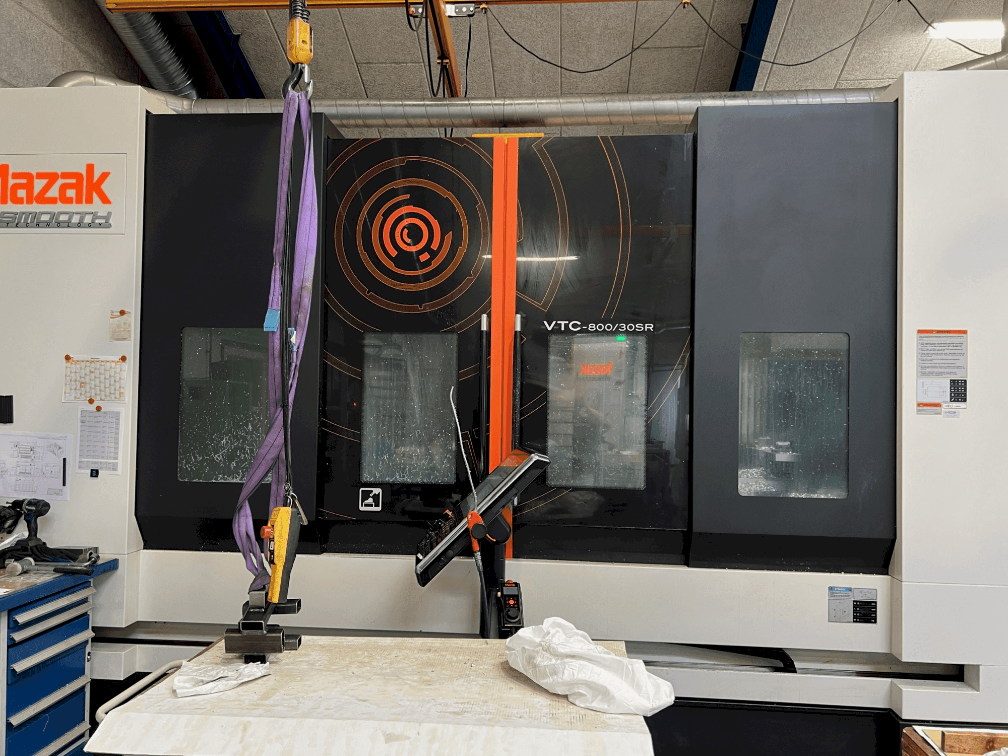 Prikaz stroja Mazak VTC 800/30SR sprijeda