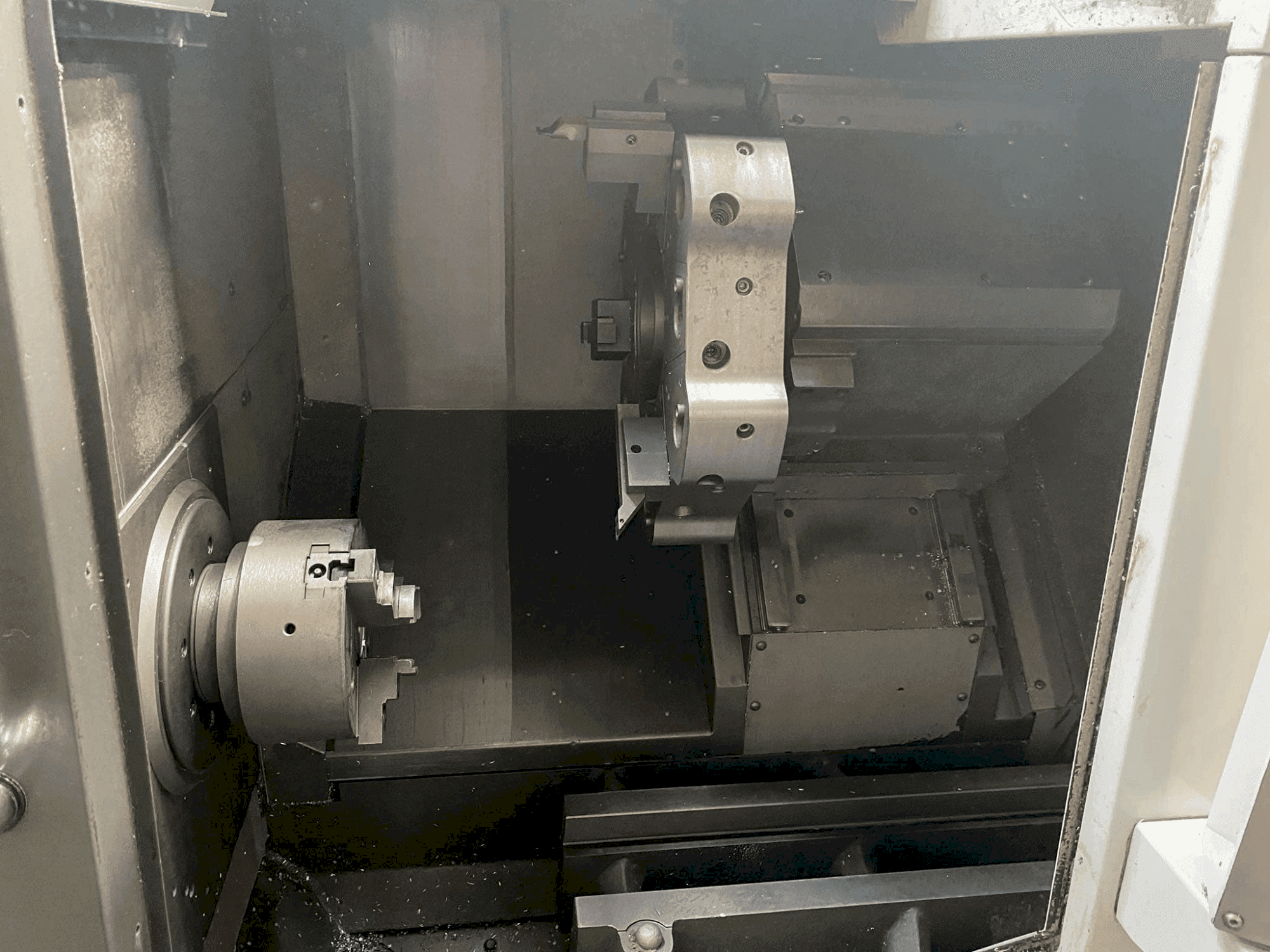 Prikaz stroja HAAS ST-10 sprijeda