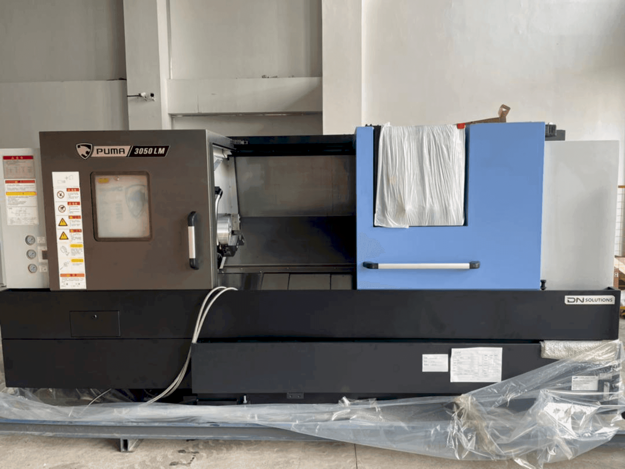 Prikaz stroja DOOSAN PUMA 3050 LM sprijeda