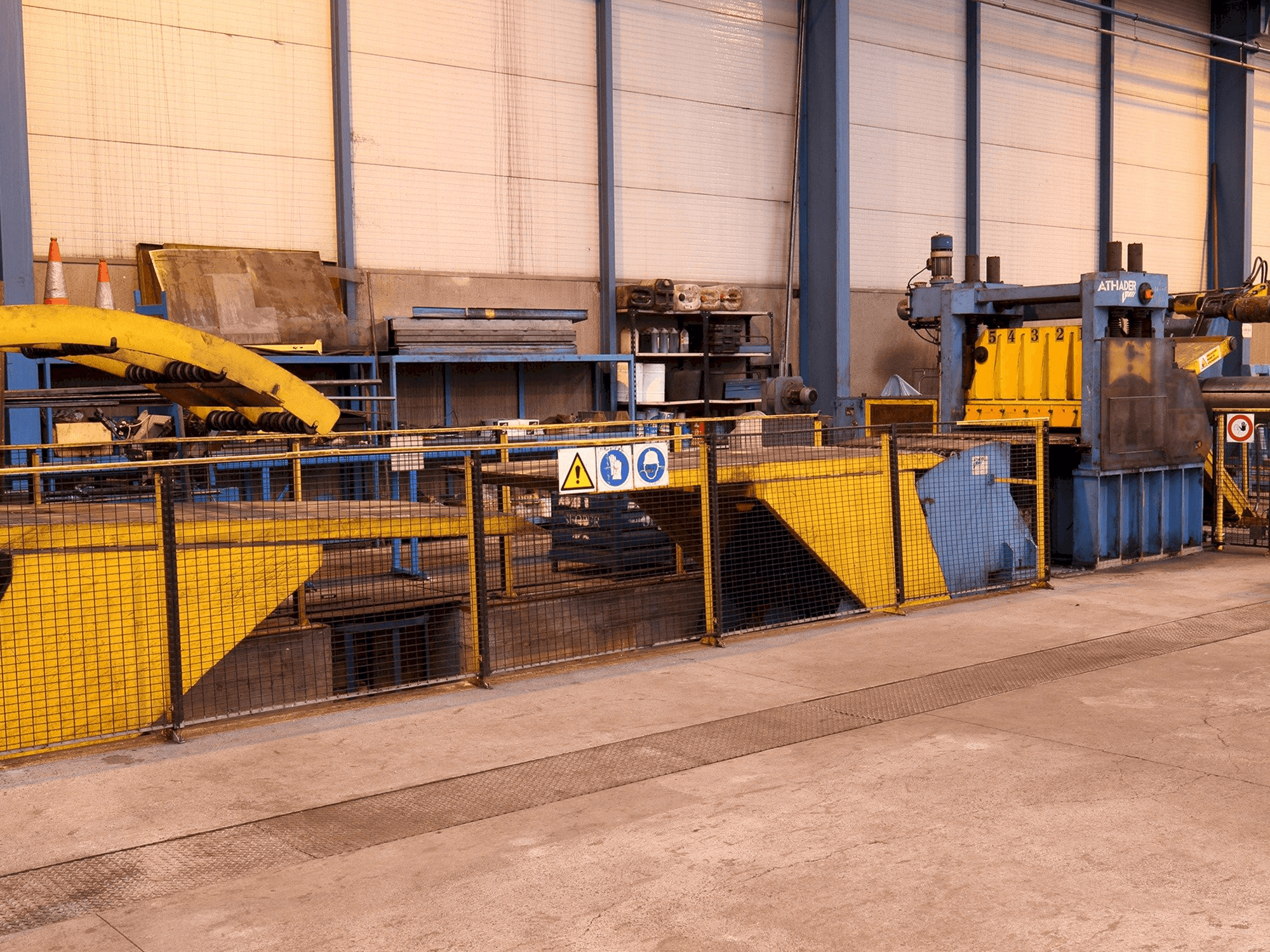 Prikaz stroja ATHADER J21 sprijeda