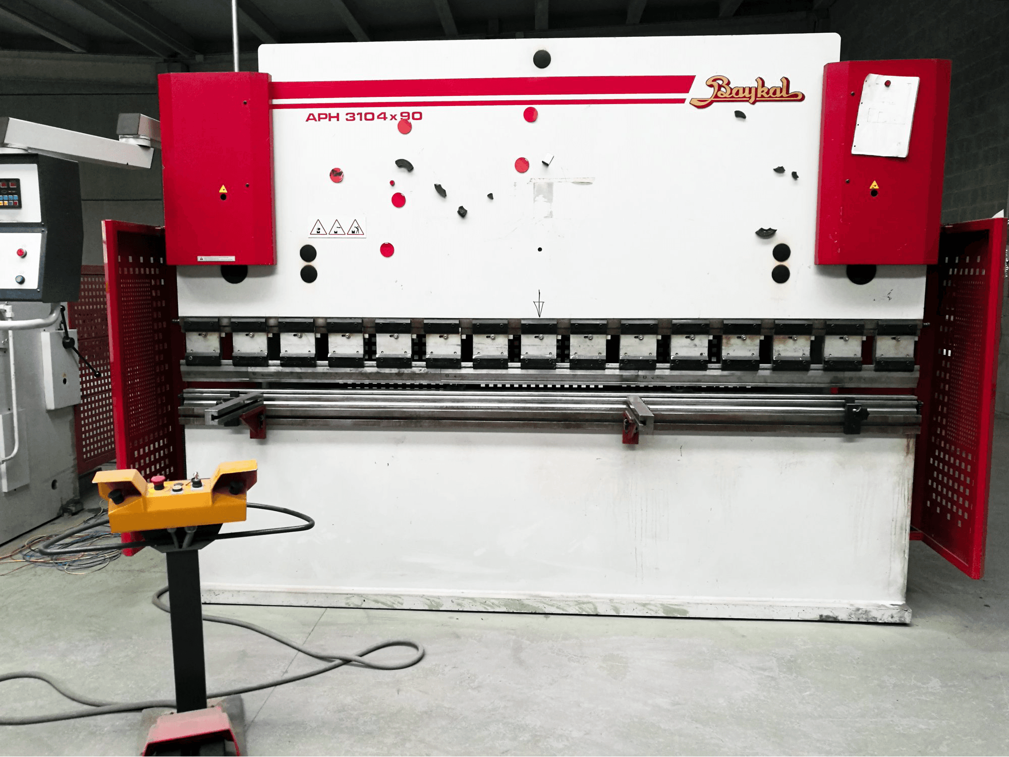 Prikaz stroja Baykal APH 3104x90 sprijeda