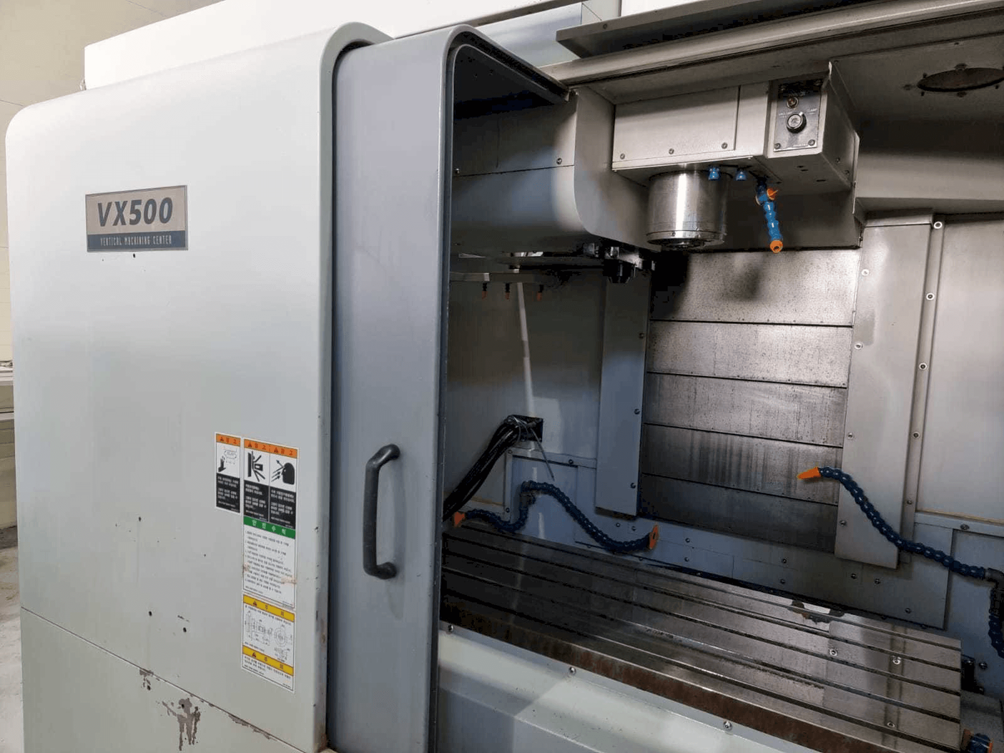 Prikaz stroja Hyundai Wia VX500 sprijeda