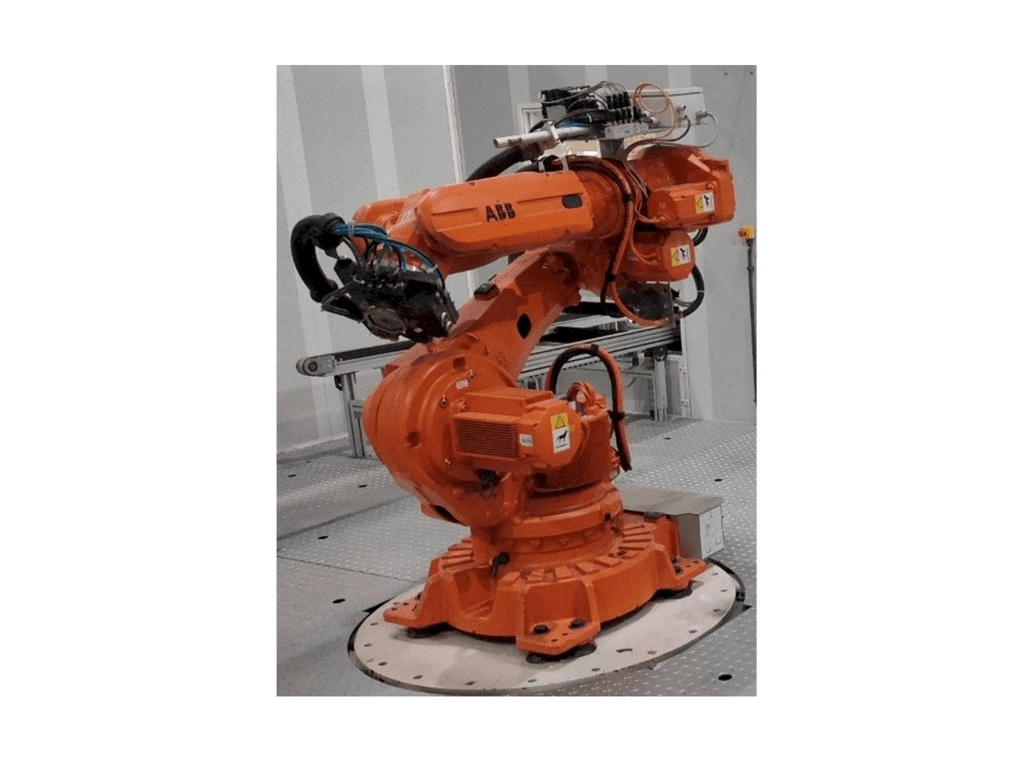 Prikaz stroja ABB IRB 6620-150/2.2 sprijeda