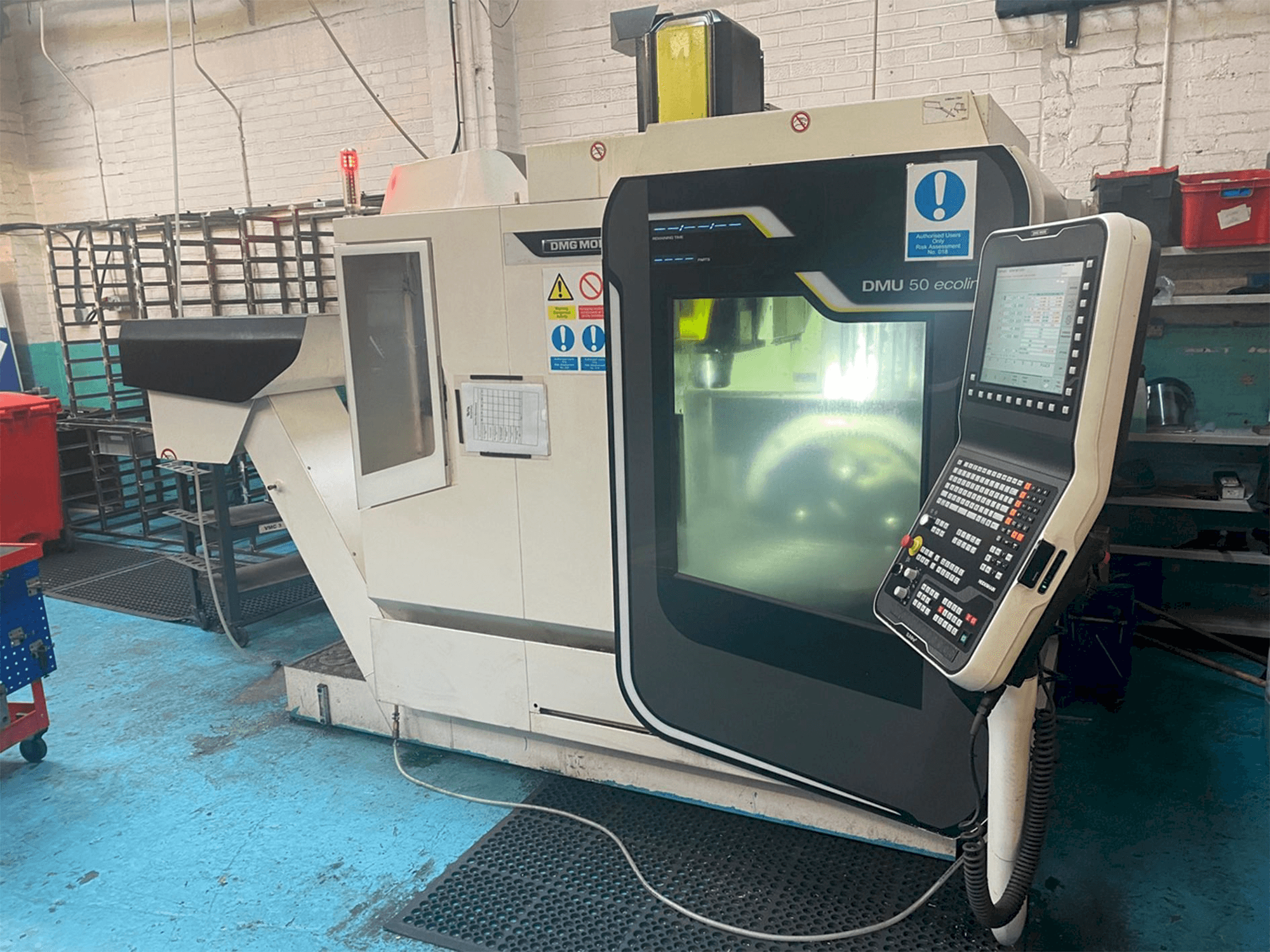 Prikaz stroja DMG DMU Ecoline 50 5 Axis VMC sprijeda