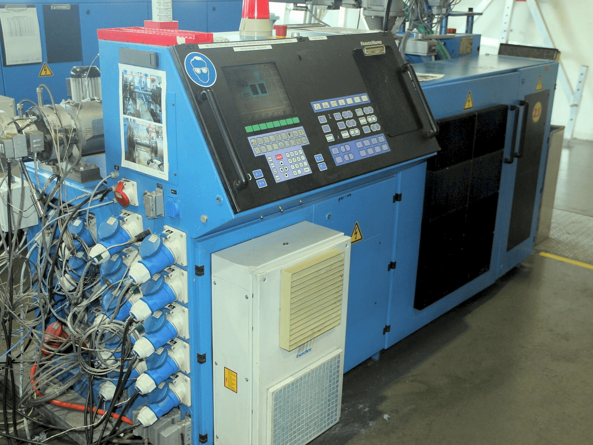 Prikaz stroja Krauss Maffei KME 1-75-30 B sprijeda