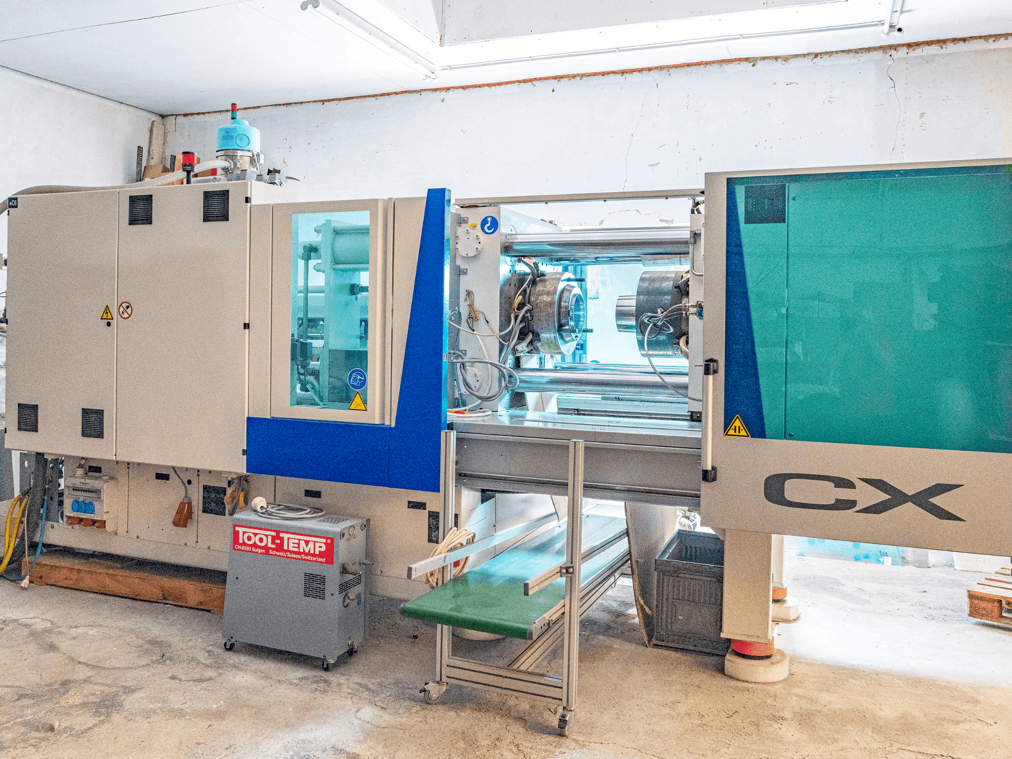 Prikaz stroja Krauss Maffei KM 200 CX 1400 MC5 sprijeda