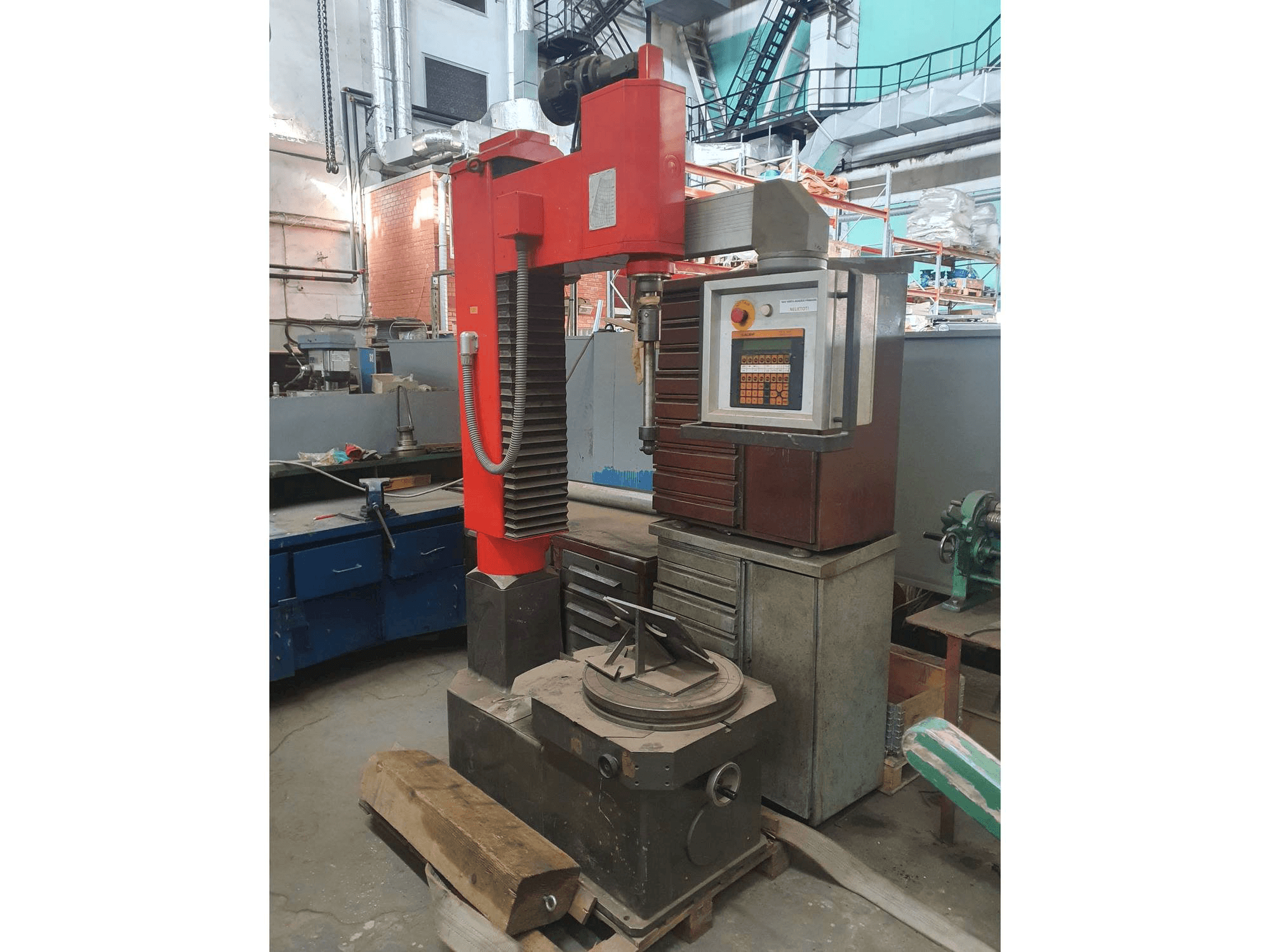 Prikaz stroja TAUMELUS III N sprijeda