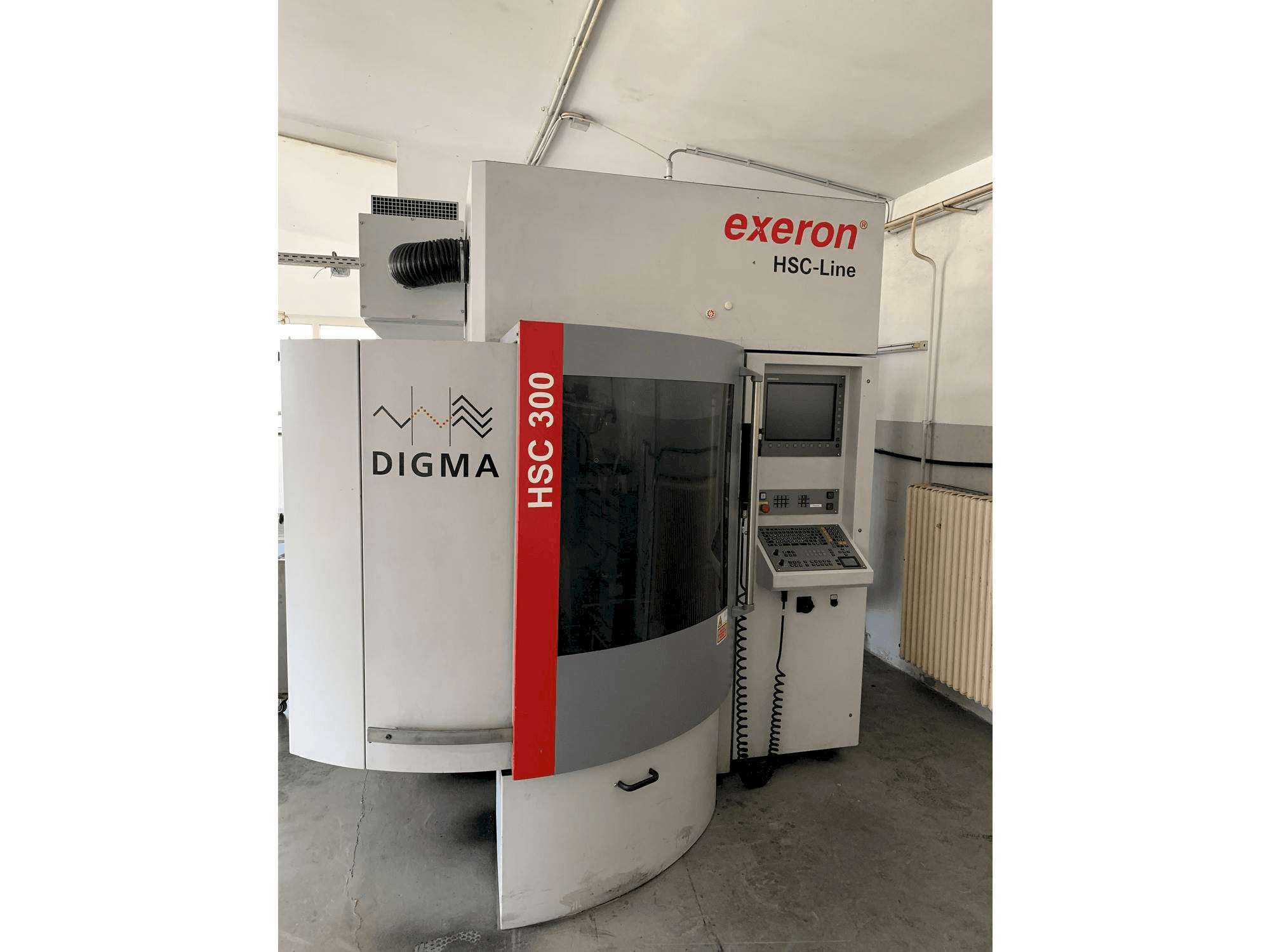 Prikaz stroja Exeron HSC 300P sprijeda