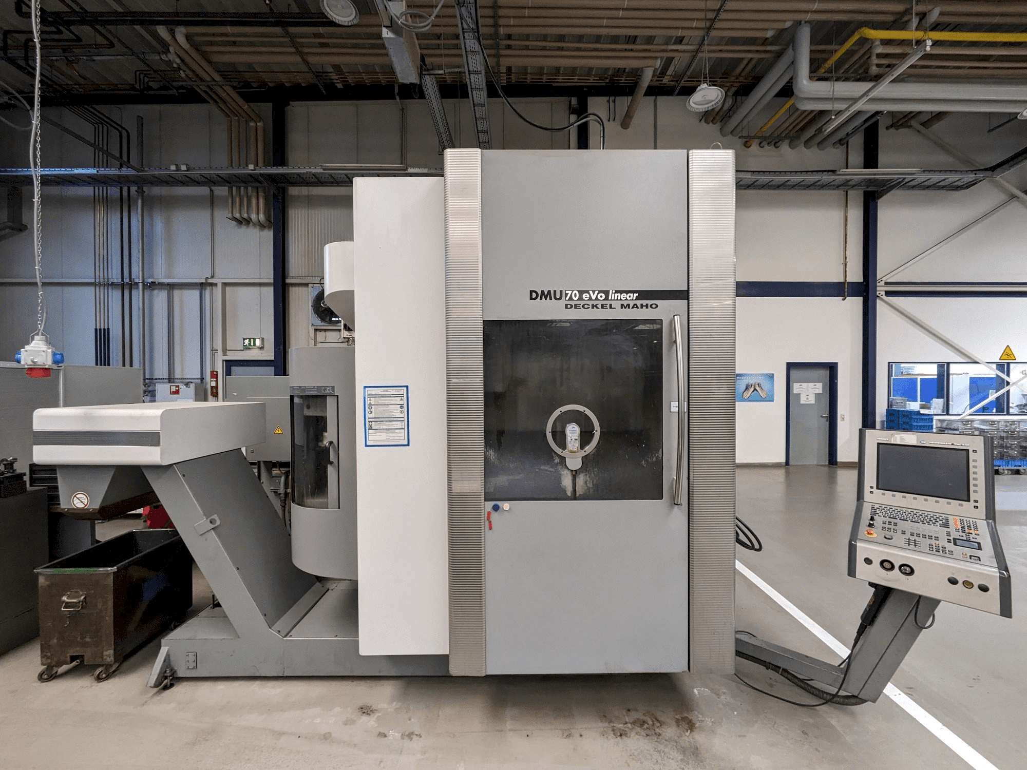 Prikaz stroja DECKEL MAHO DMU70 eVo linear sprijeda