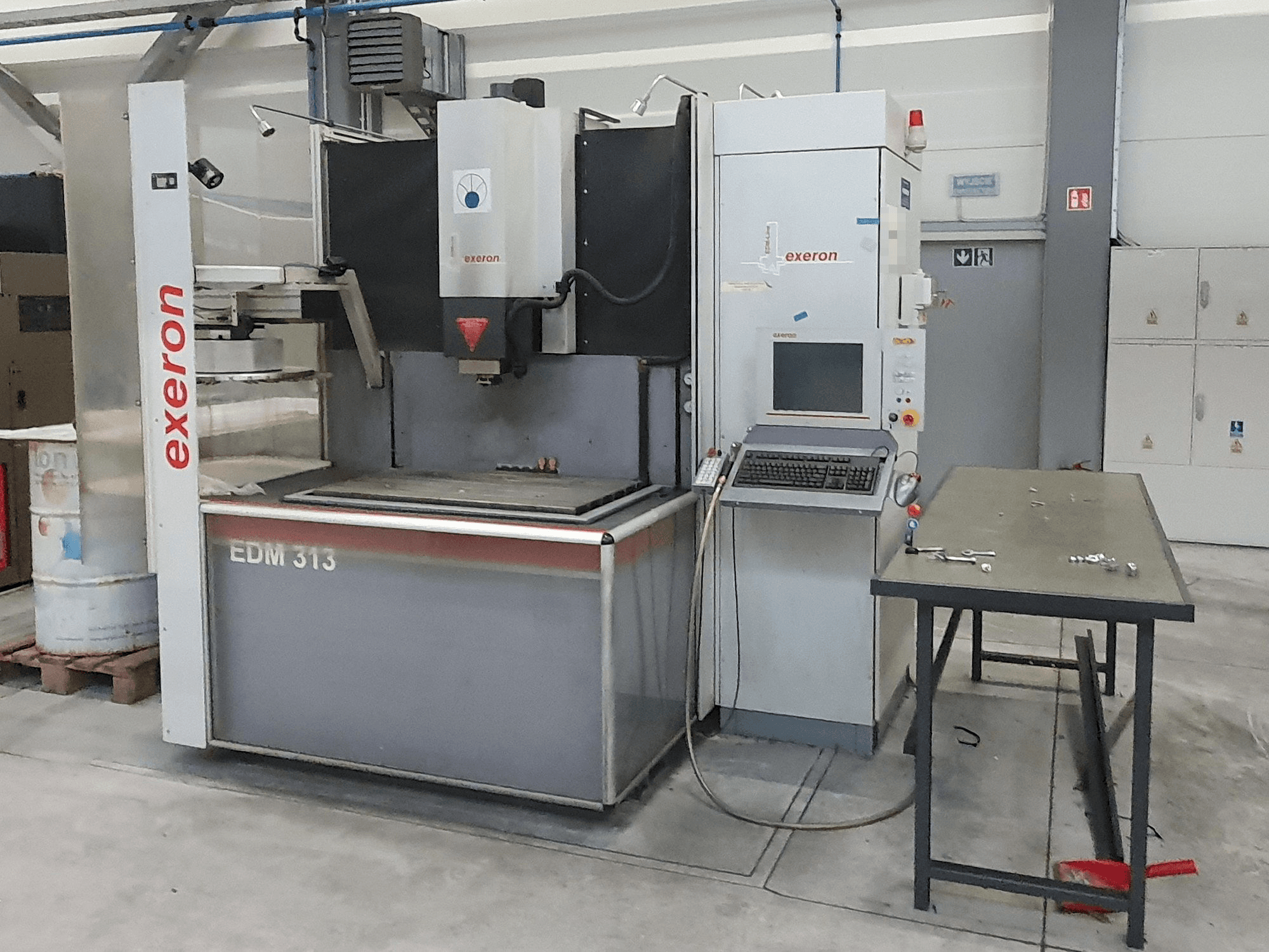 Prikaz stroja EXTRON EDM 313 sprijeda