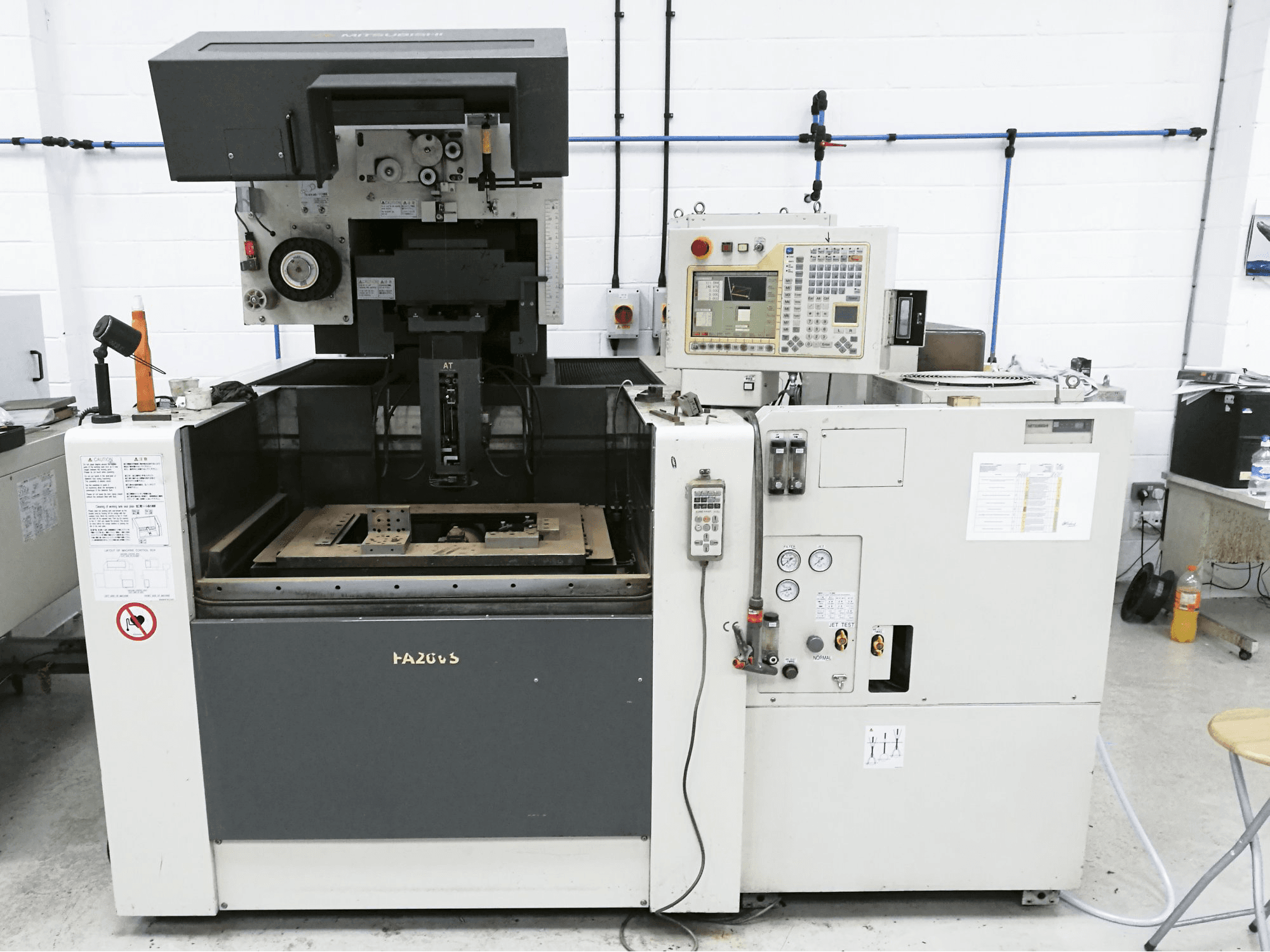 Prikaz stroja Mitsubishi Electric FA20-VS sprijeda