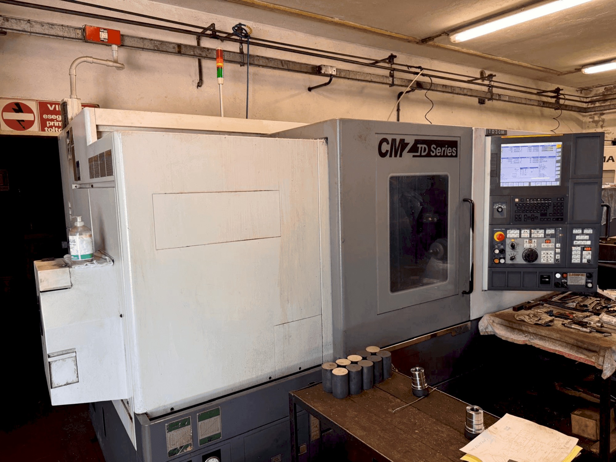 Prikaz stroja CMZ TD30M sprijeda
