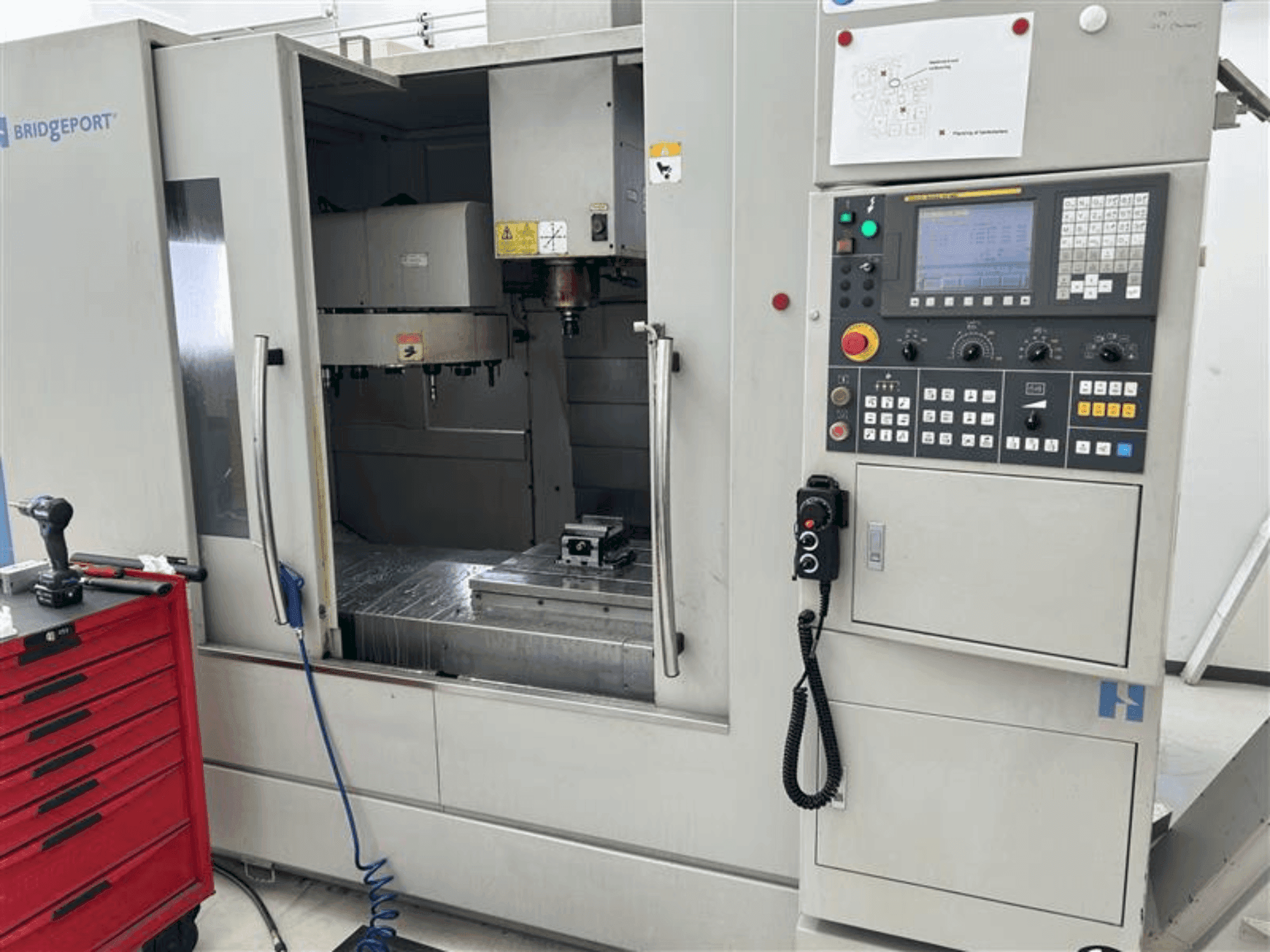 Prikaz stroja Bridgeport GX 1000 sprijeda