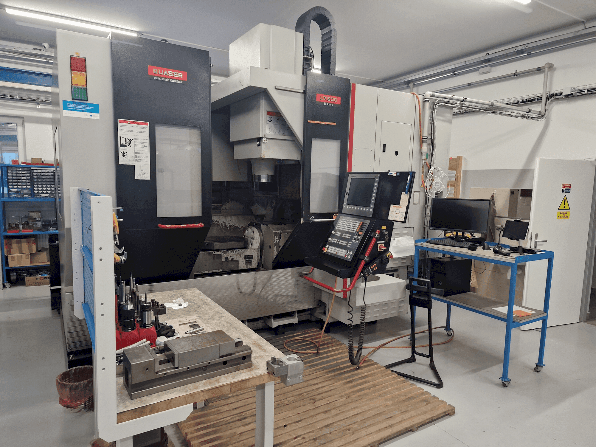 Prikaz stroja Quaser UX600/15C sprijeda
