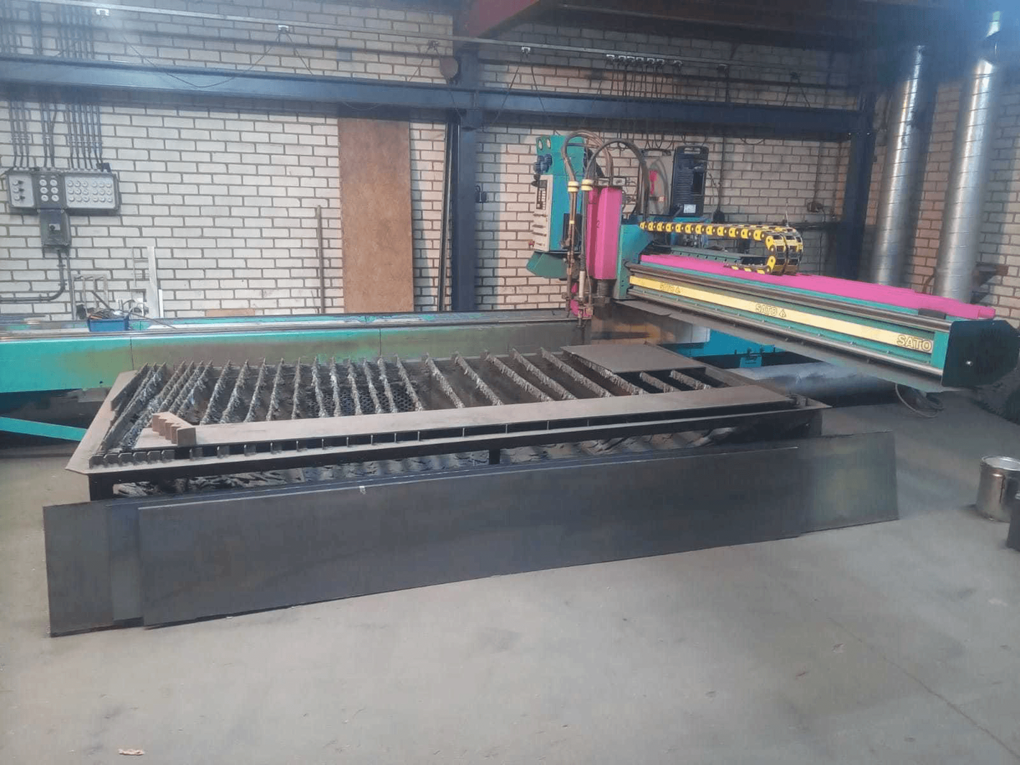 Prikaz stroja SATO SATRONIK C2500 sprijeda