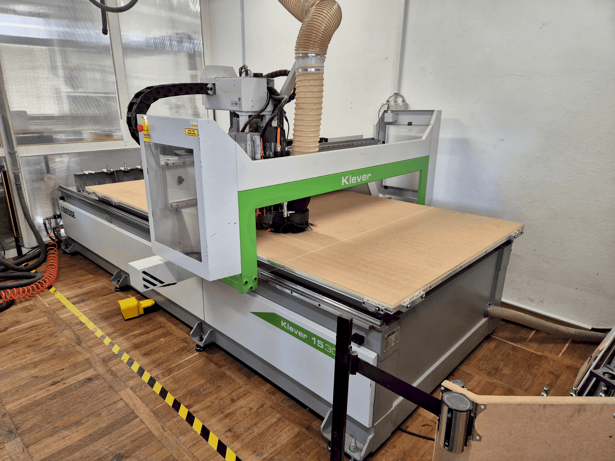 Prikaz stroja BIESSE Klever 1530 G FT sprijeda