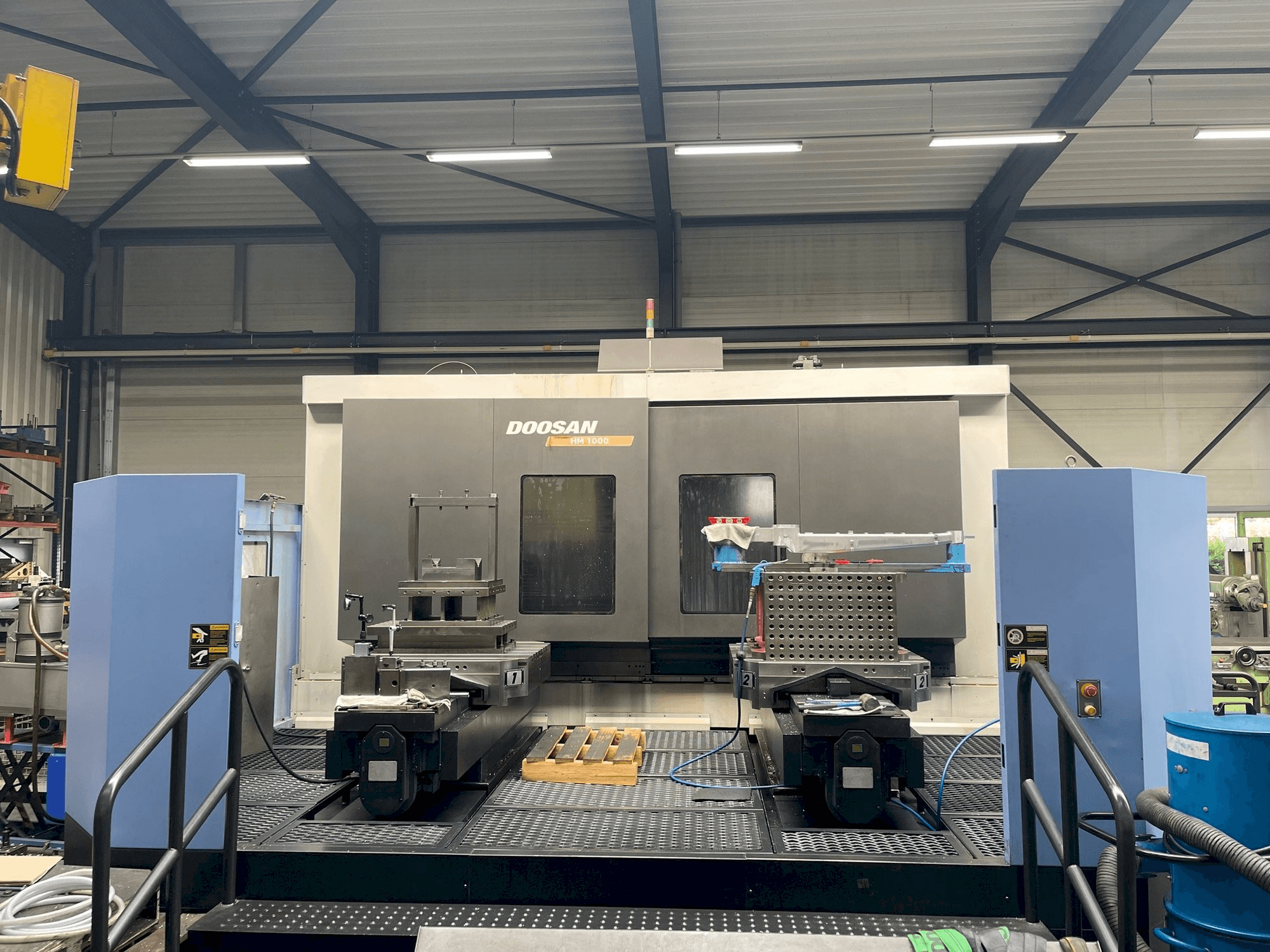 Prikaz stroja Doosan HM 1000 sprijeda