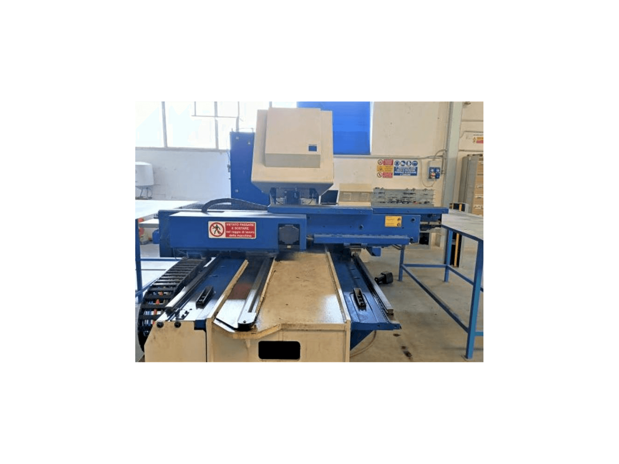 Prikaz stroja Trumpf rumatic 2000R sprijeda
