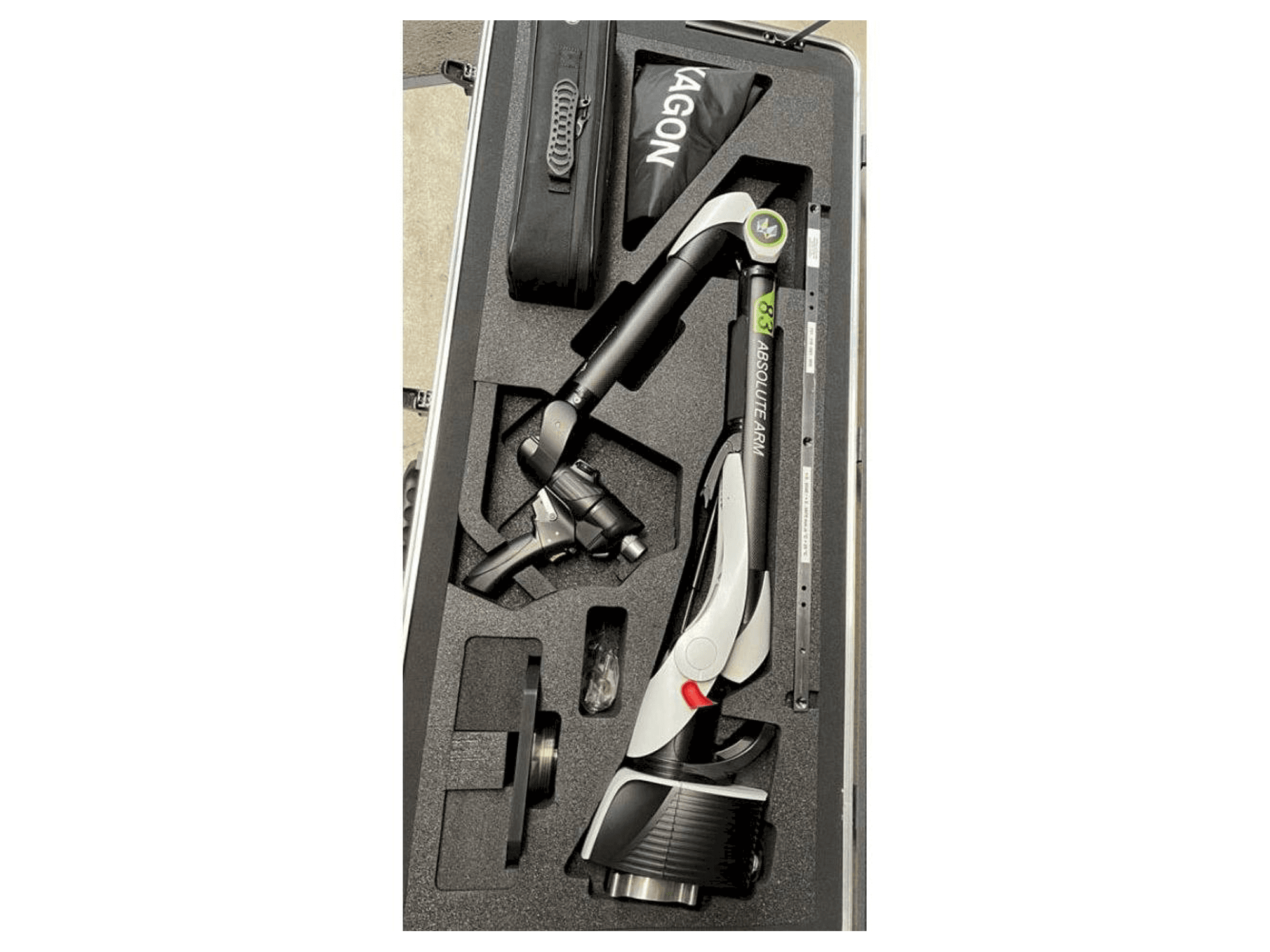 Prikaz stroja Hexagon RA8 V1 sprijeda