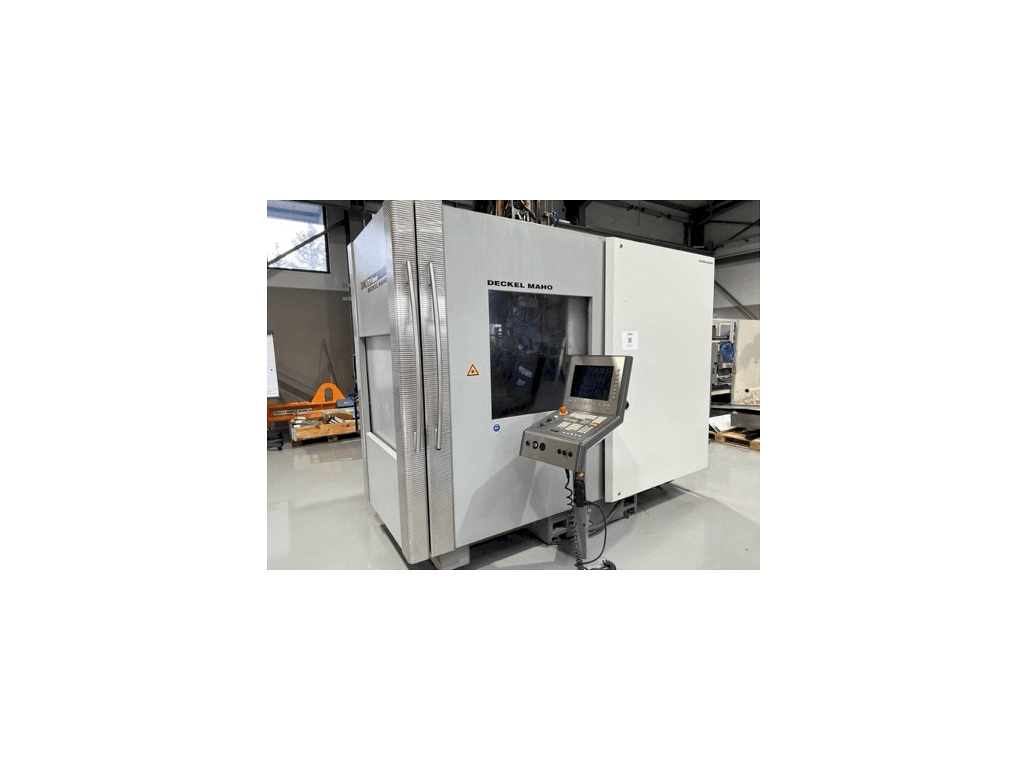 Prikaz stroja DECKEL MAHO DMC 75 V linear sprijeda