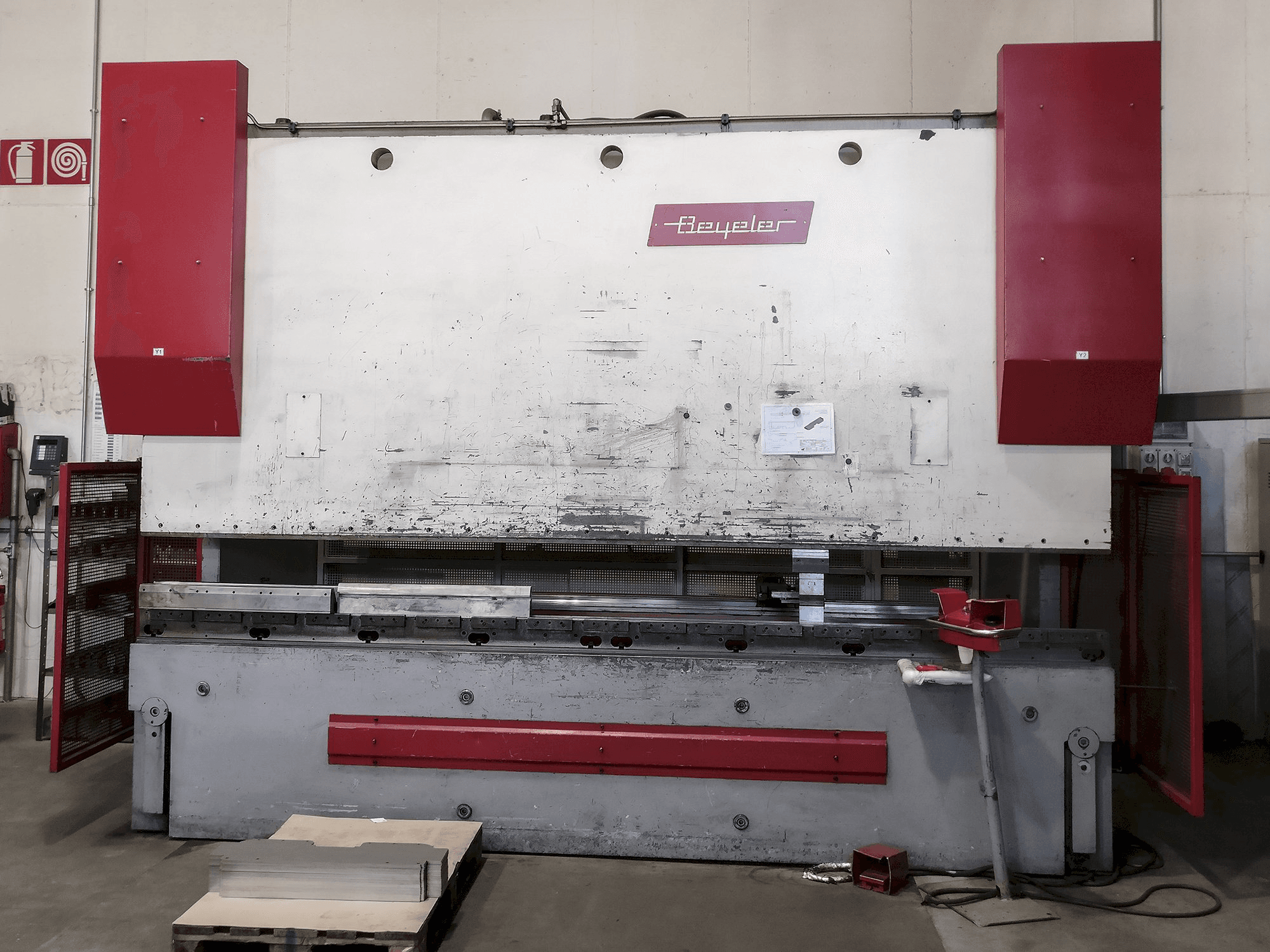 Prikaz stroja BEYELER PR6 sprijeda