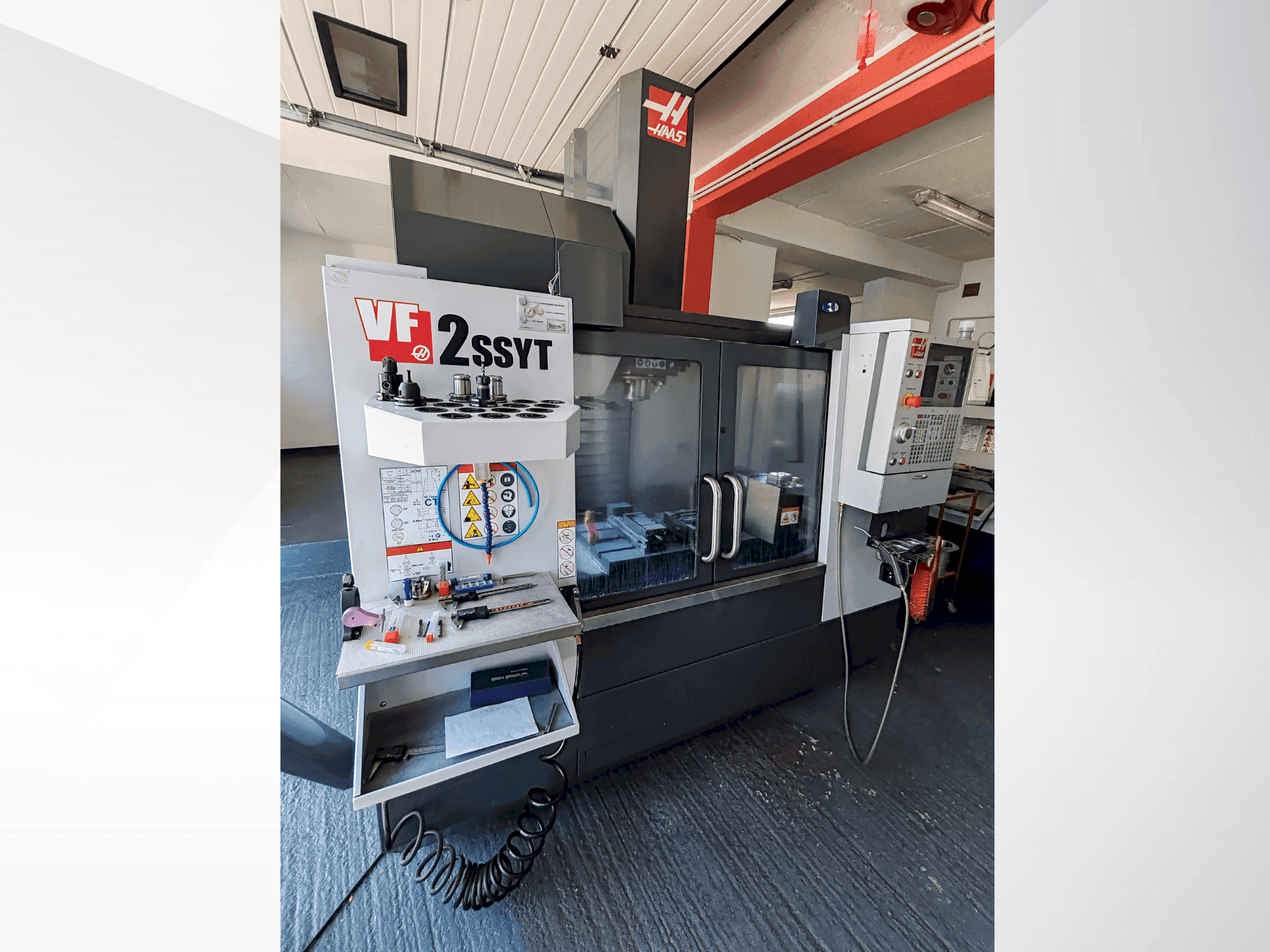 Prikaz stroja HAAS VF 2 SS YT sprijeda