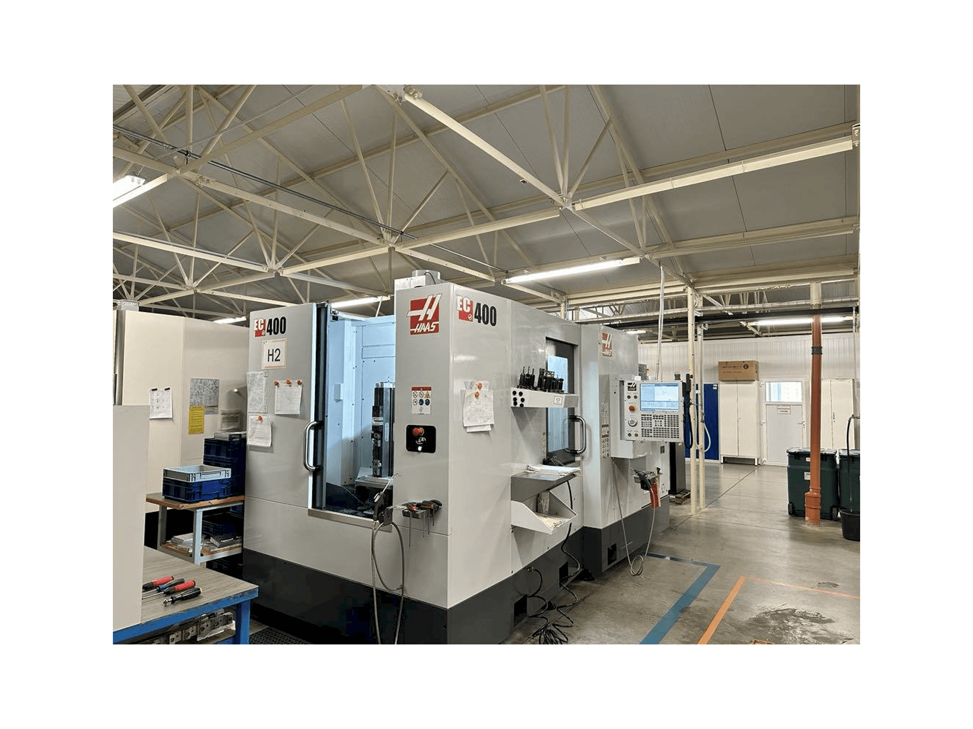 Prikaz stroja HAAS EC-400 sprijeda
