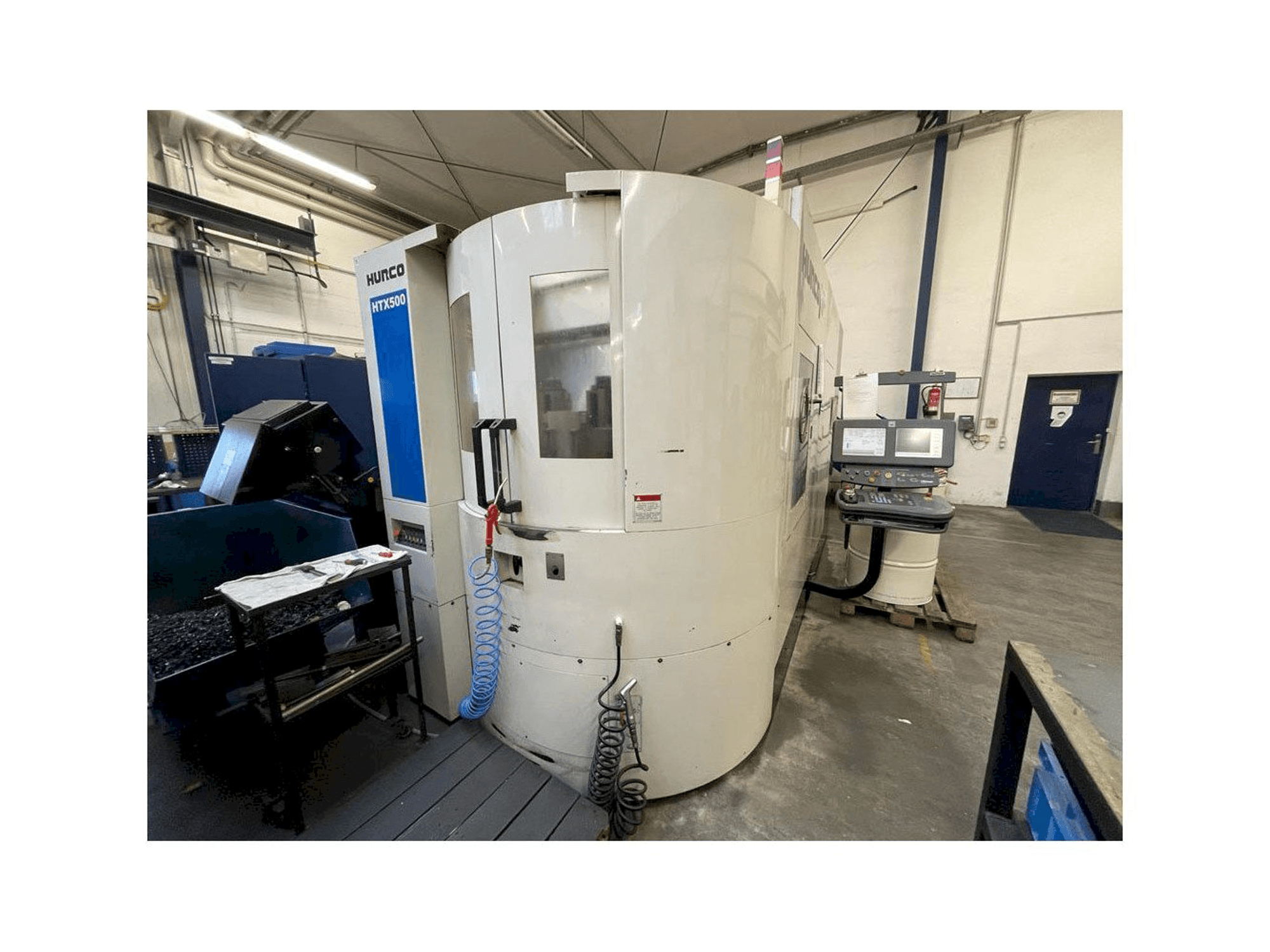 Prikaz stroja Hurco HTX 500 sprijeda